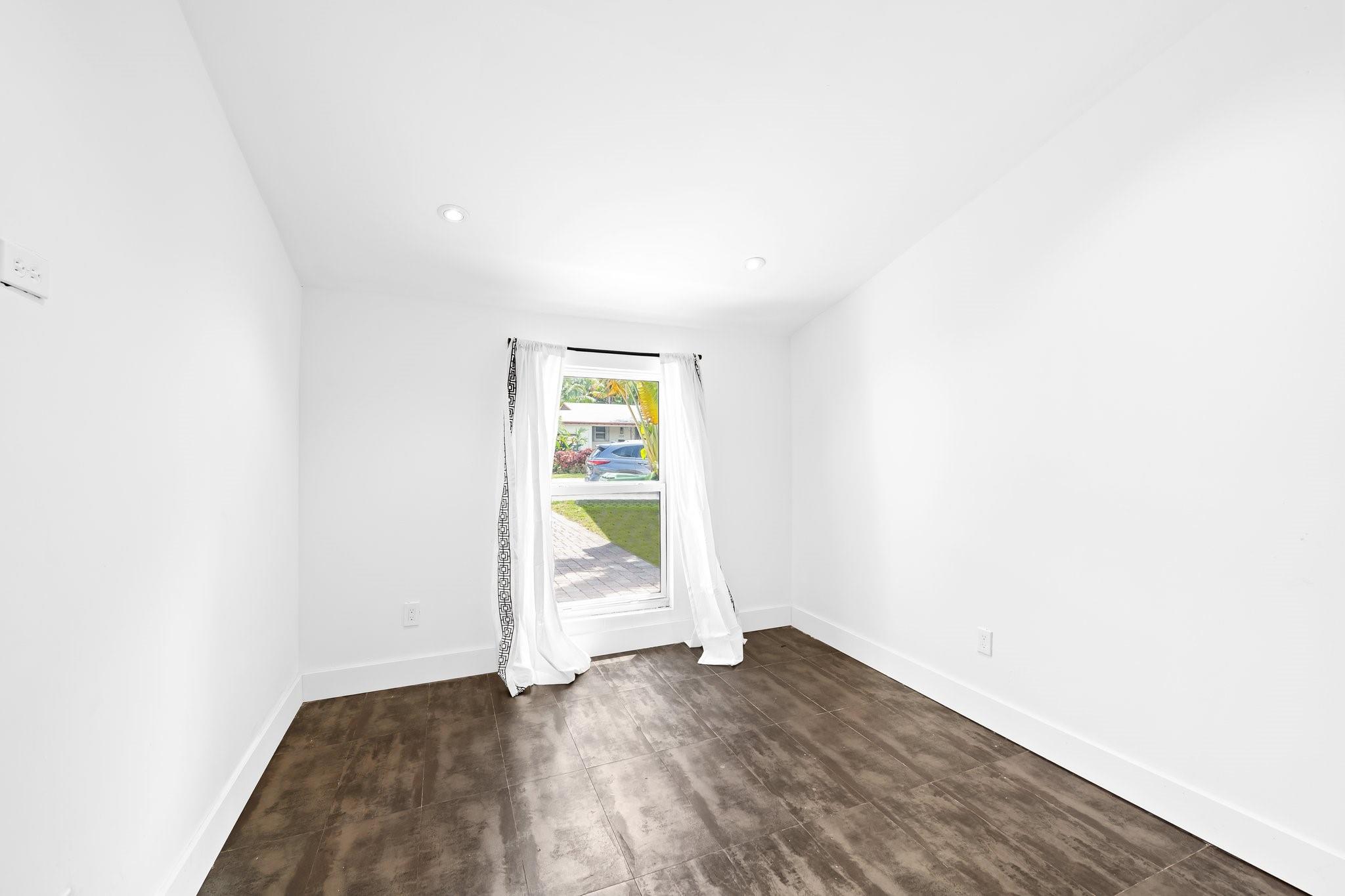1113 N Victoria Park Rd