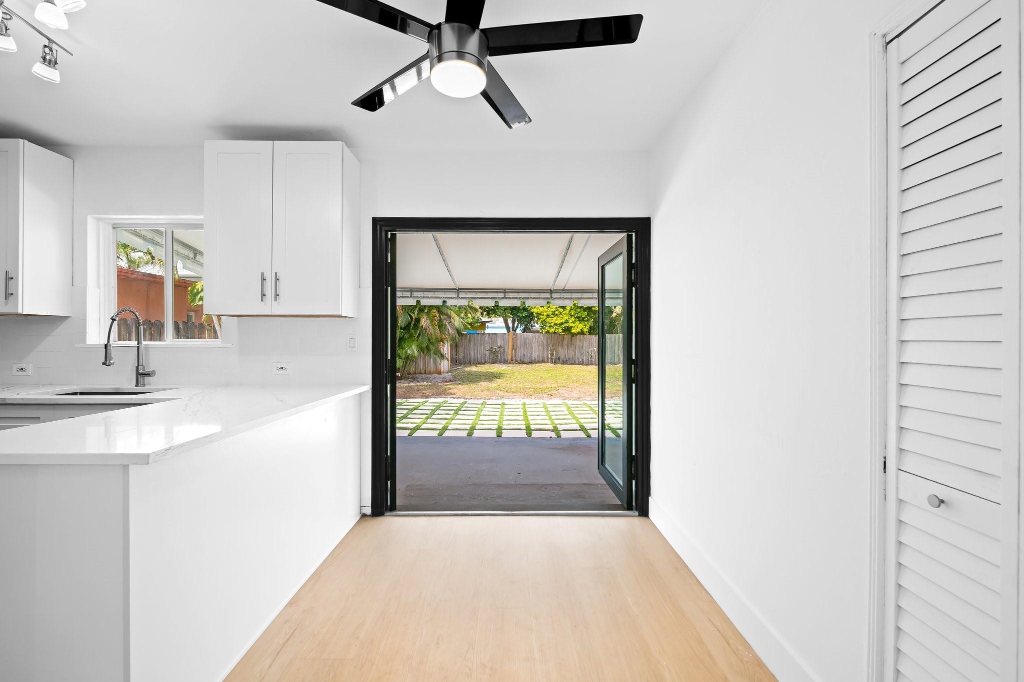 1113 N Victoria Park Rd