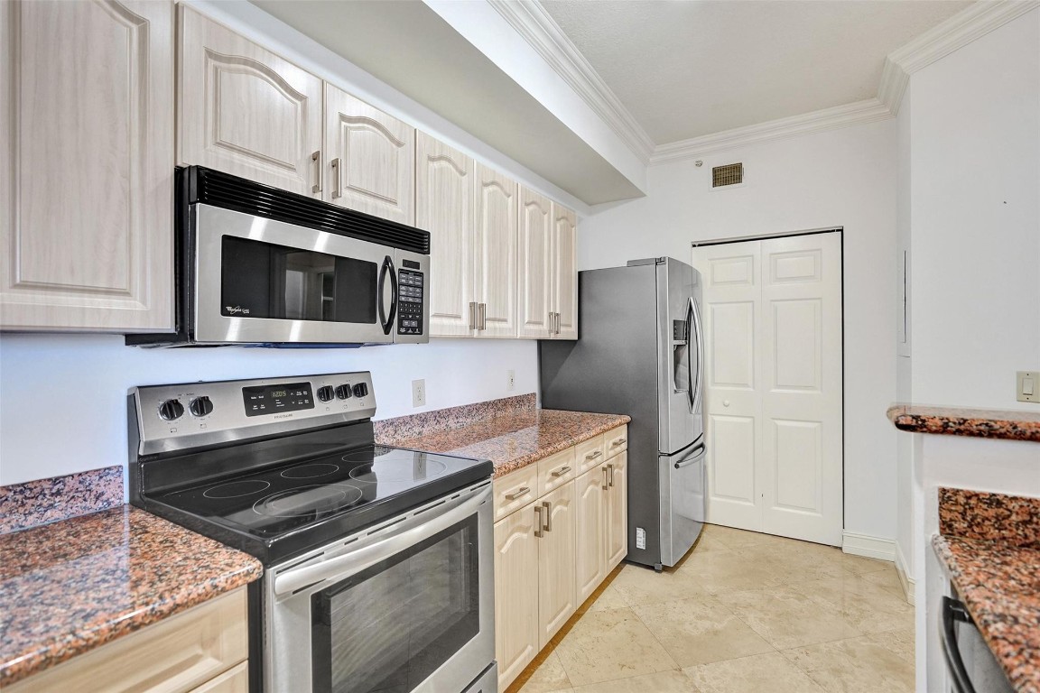 3594 S Ocean Blvd 1006