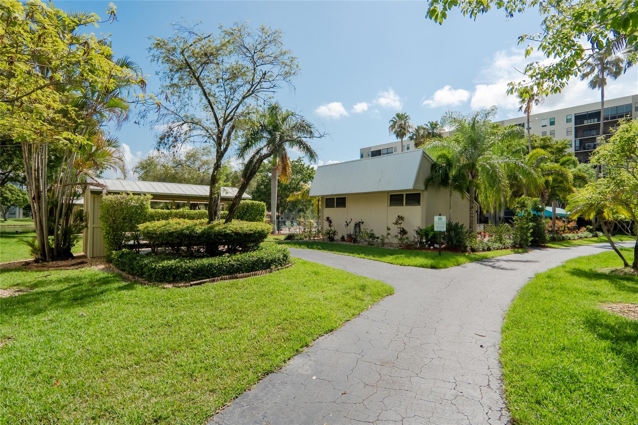 2205 S Cypress Bend Dr 501