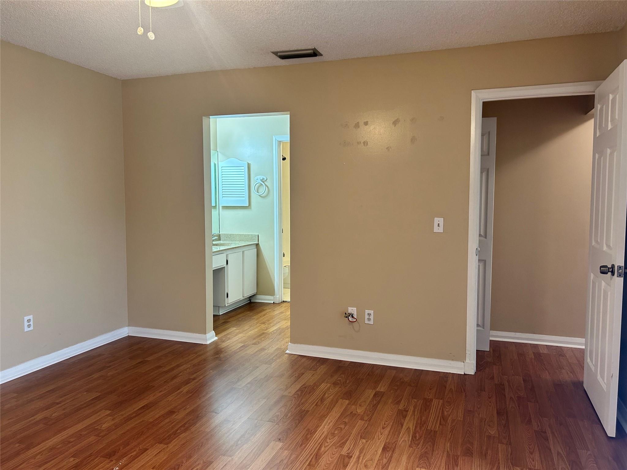 702 Lakeview Dr 702