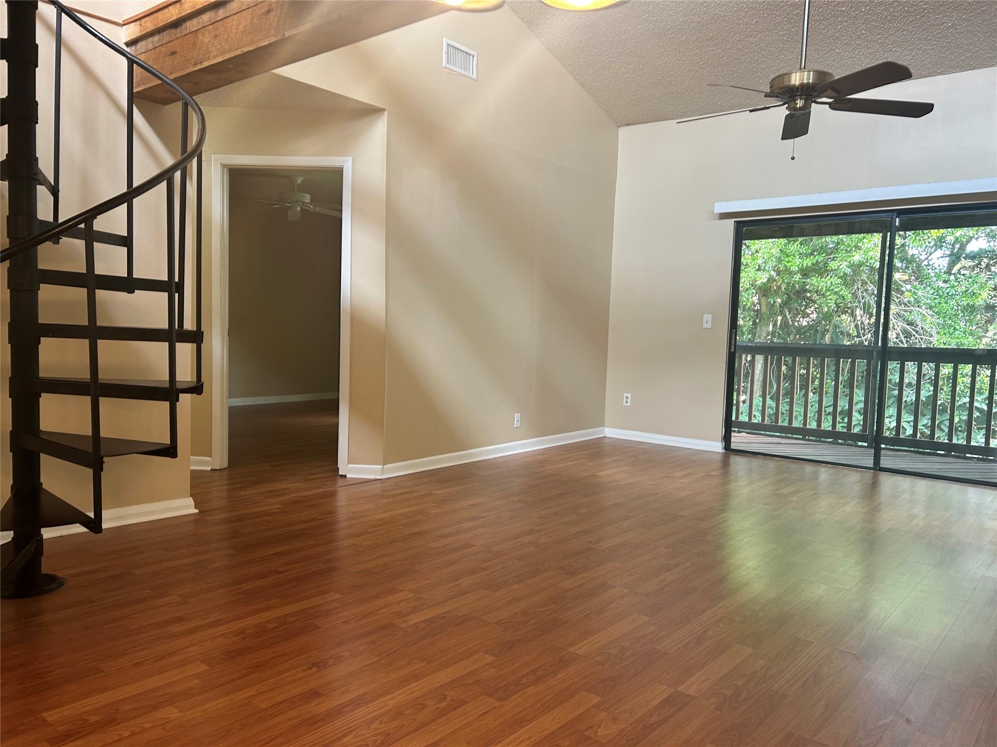 702 Lakeview Dr 702
