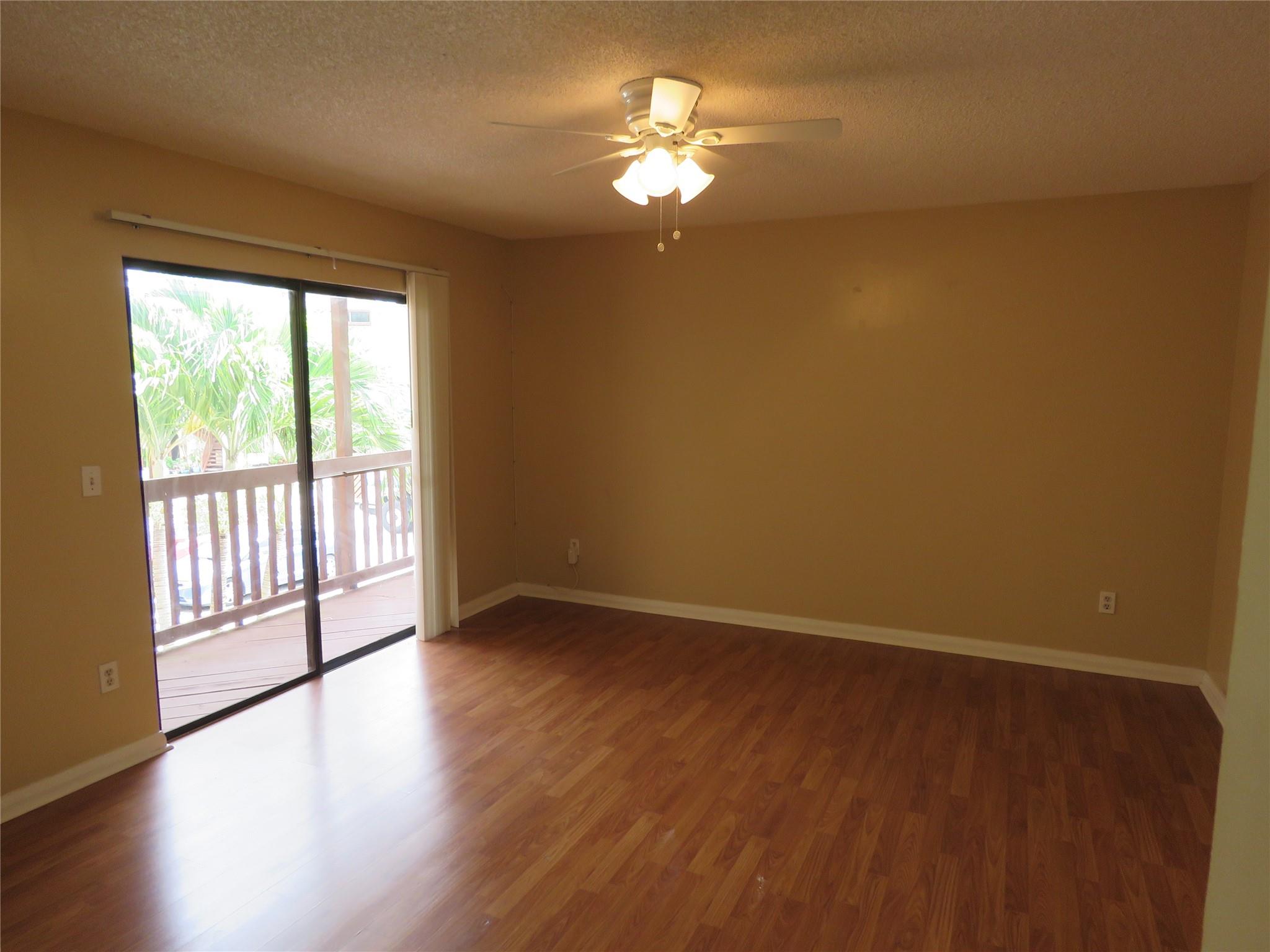 702 Lakeview Dr 702