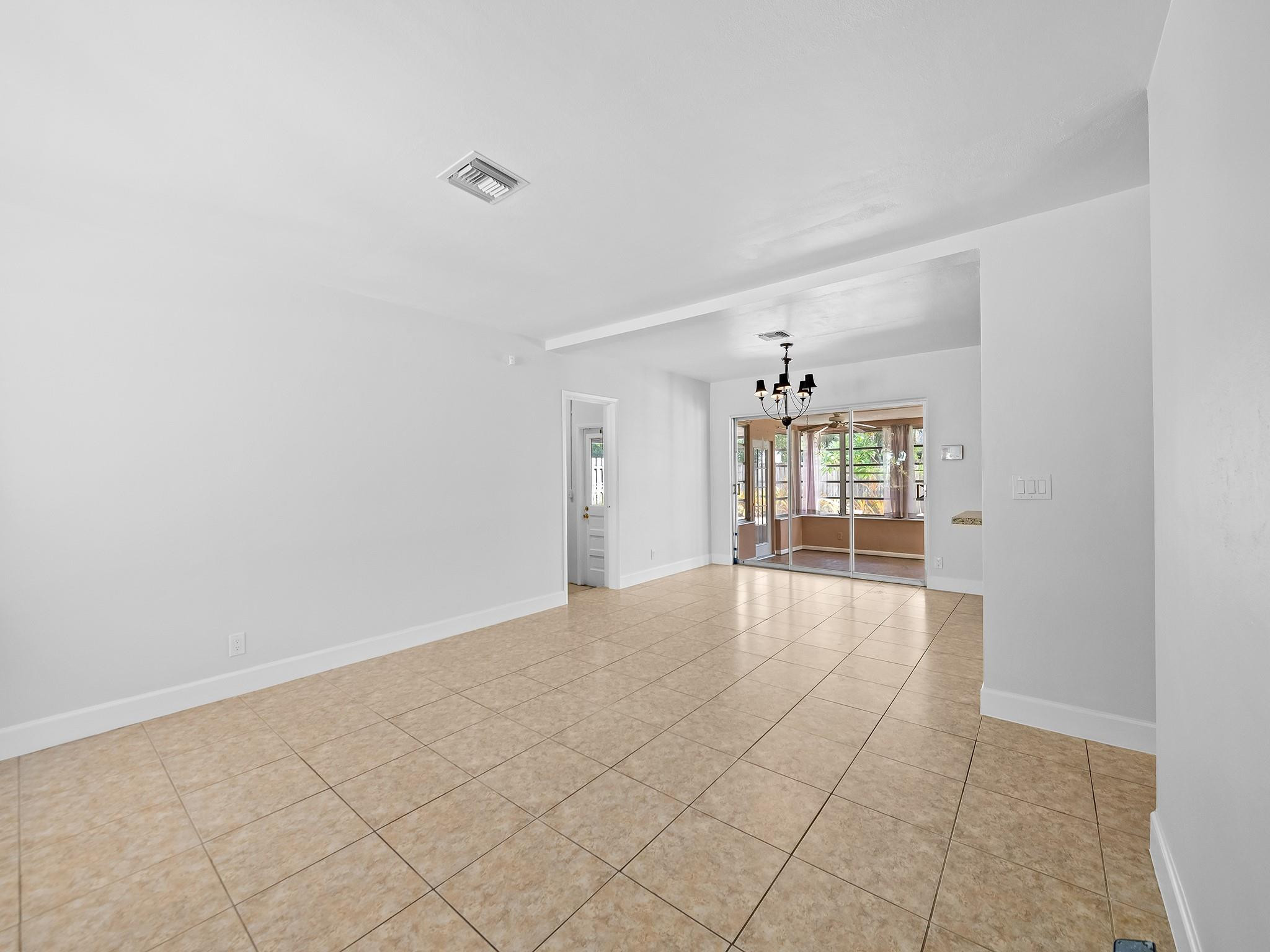 2341 SW 15th St