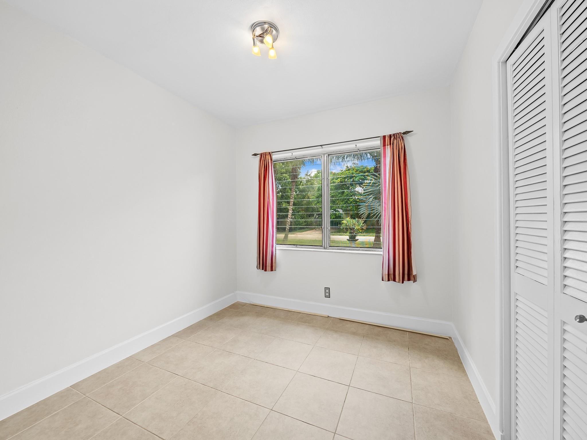 2341 SW 15th St