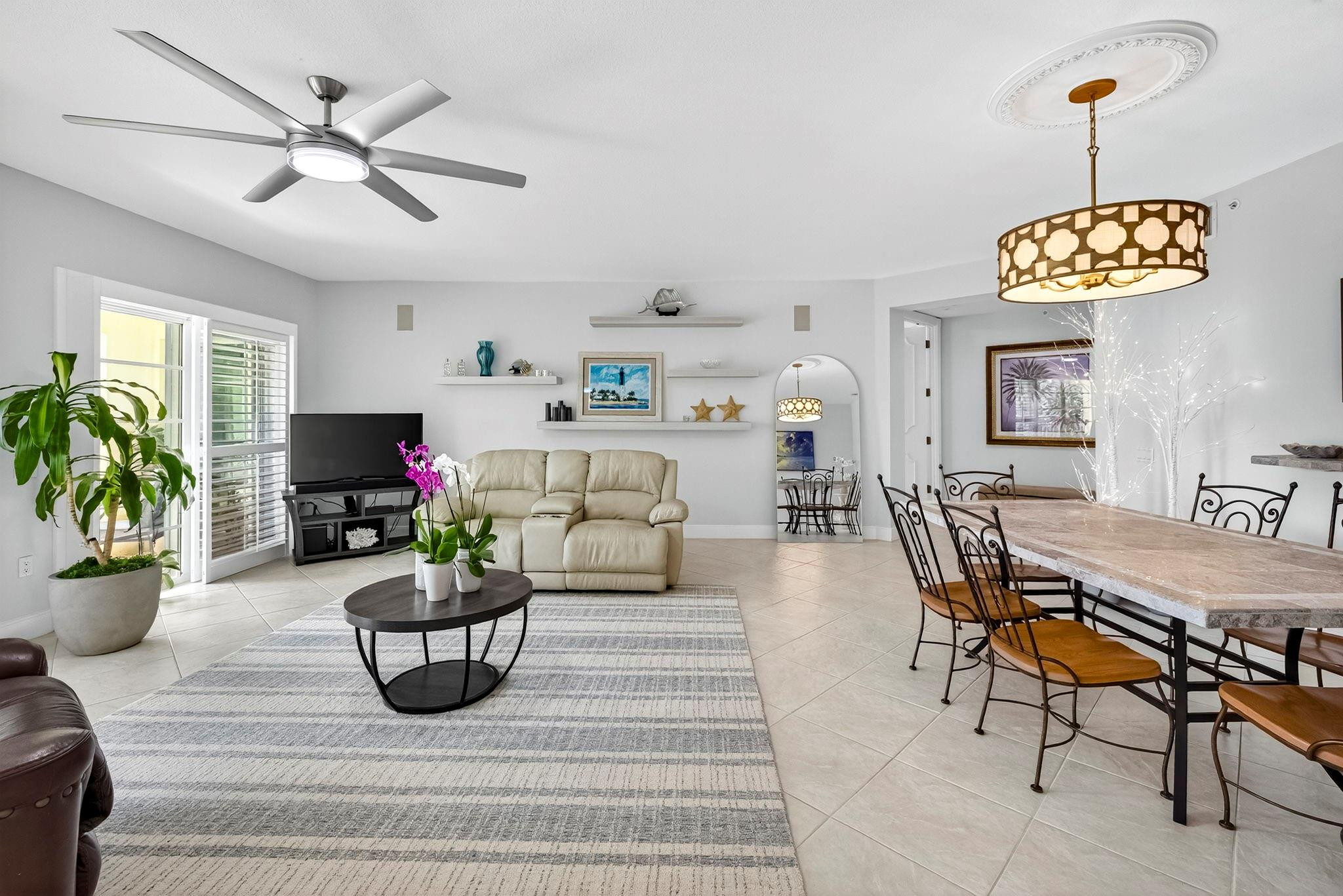 1228 Hillsboro Mile 203