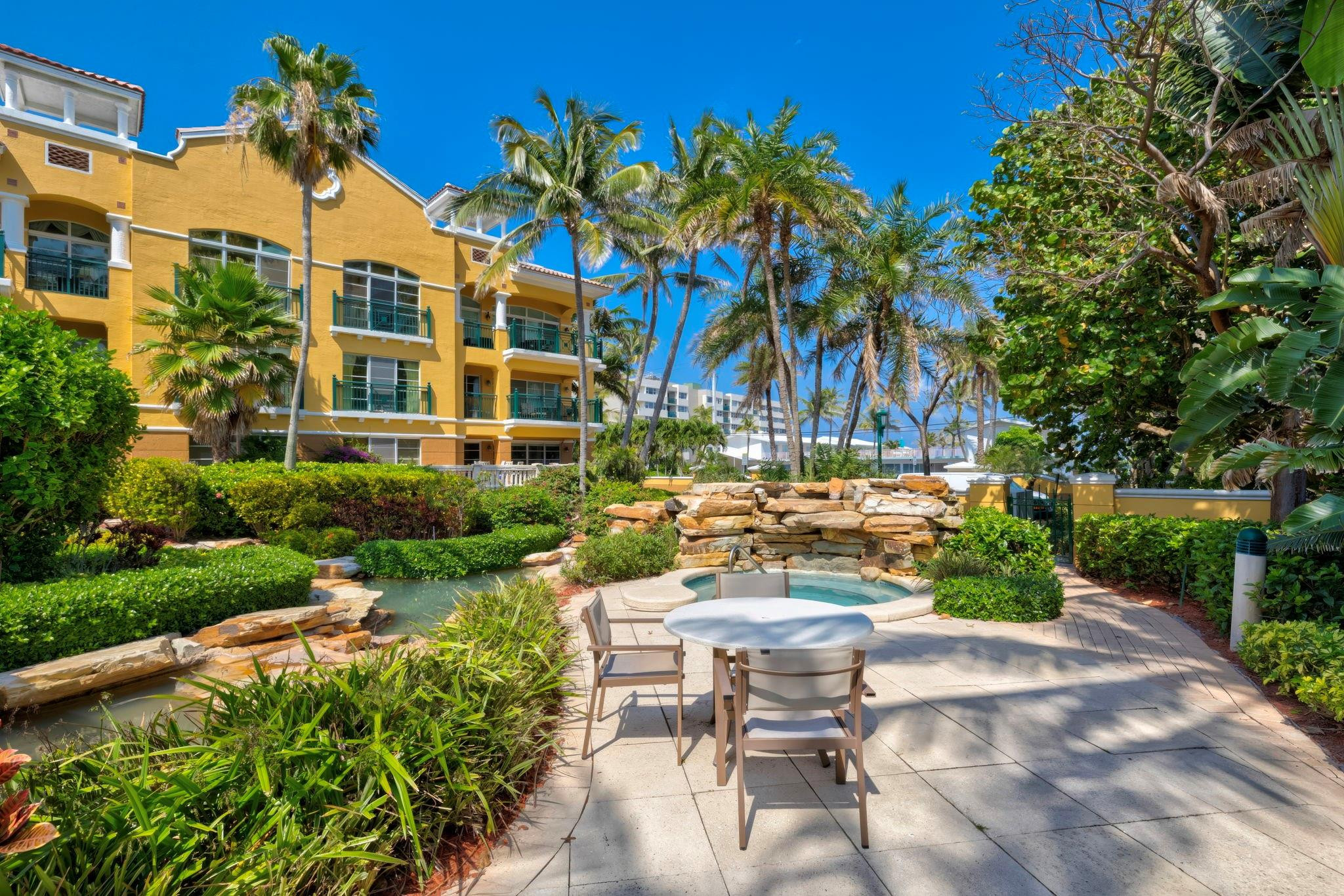 1228 Hillsboro Mile 203