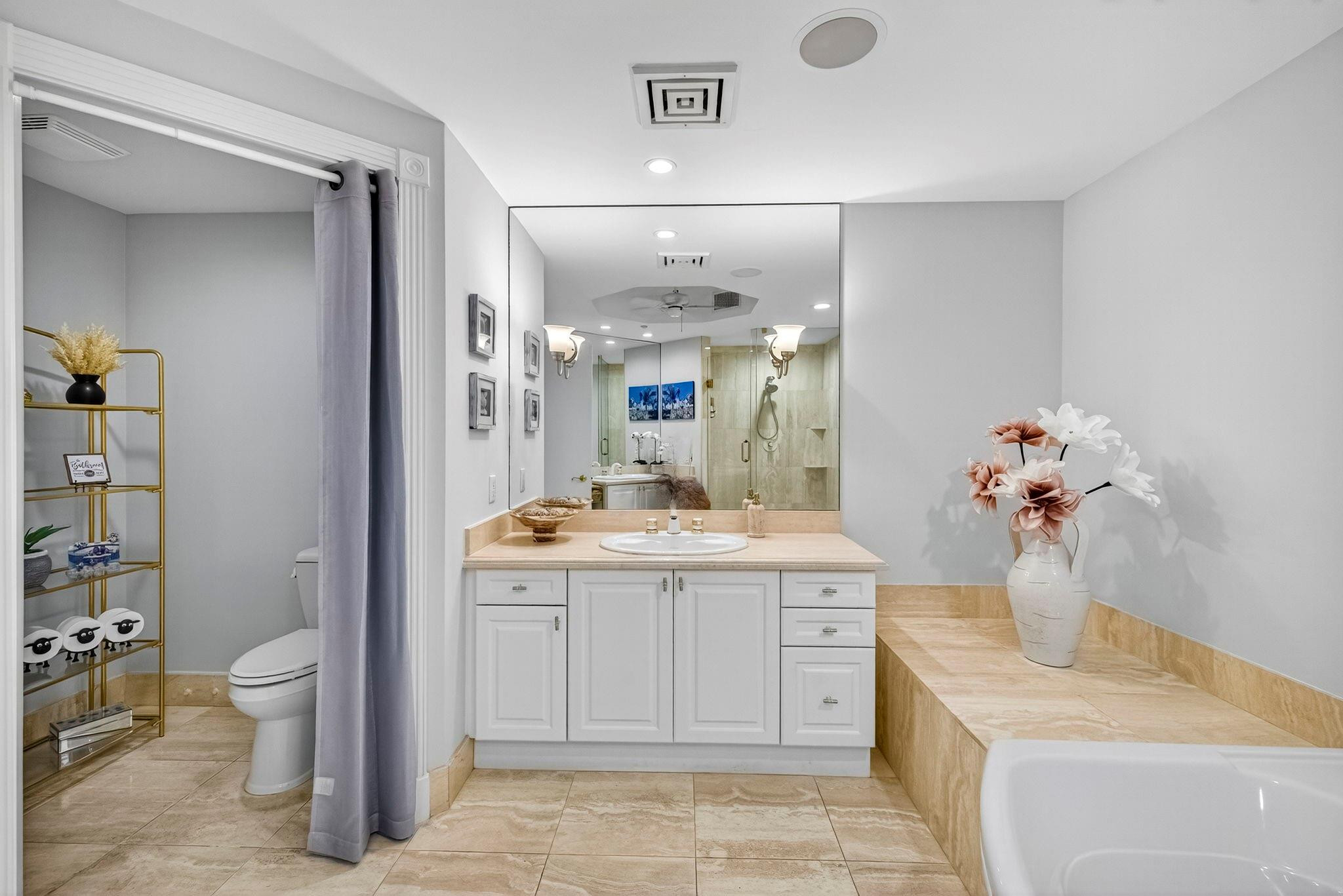 1228 Hillsboro Mile 203