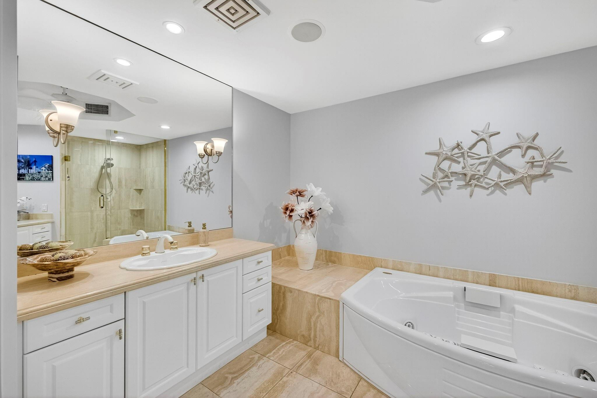 1228 Hillsboro Mile 203