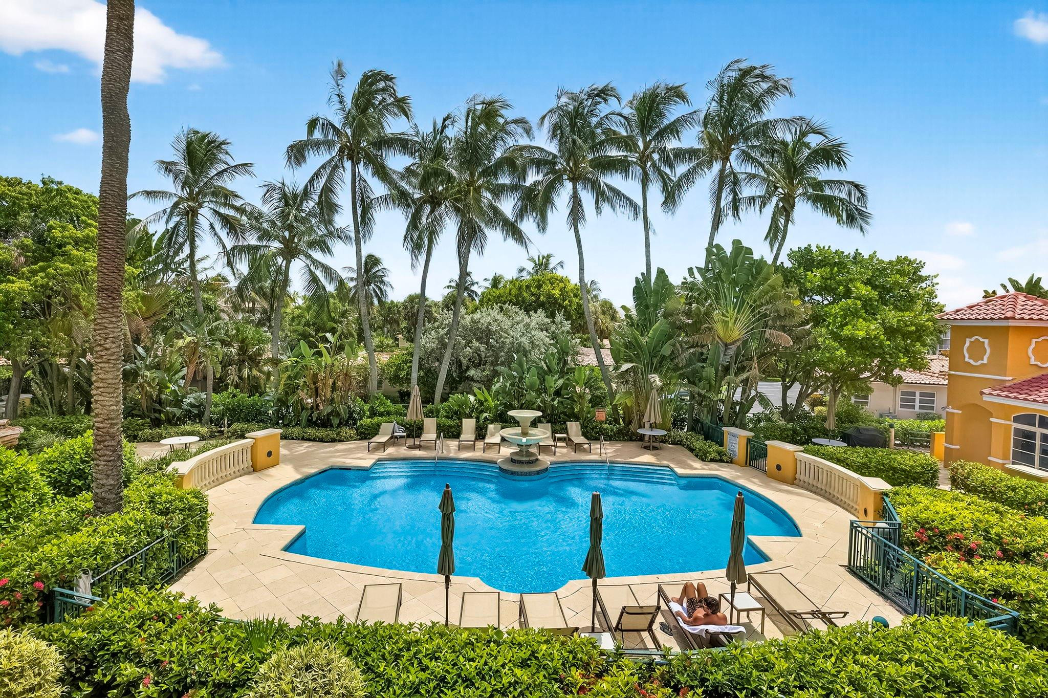 1228 Hillsboro Mile 203