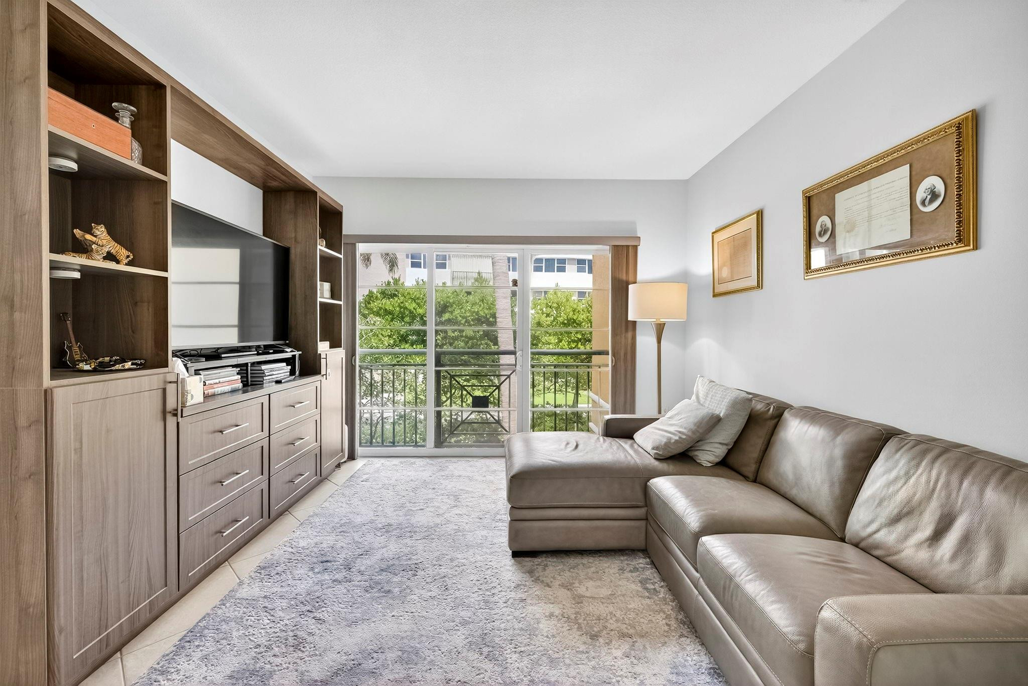 1228 Hillsboro Mile 203