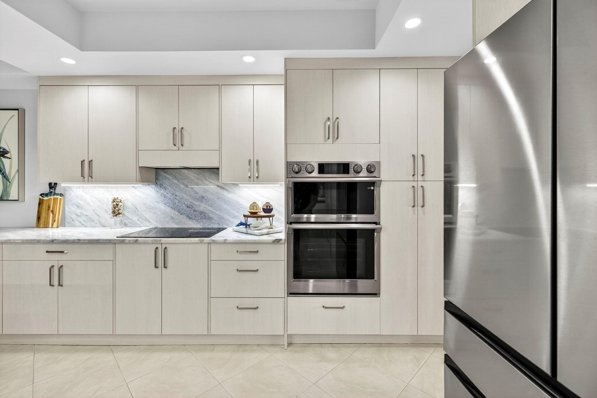 1228 Hillsboro Mile 203