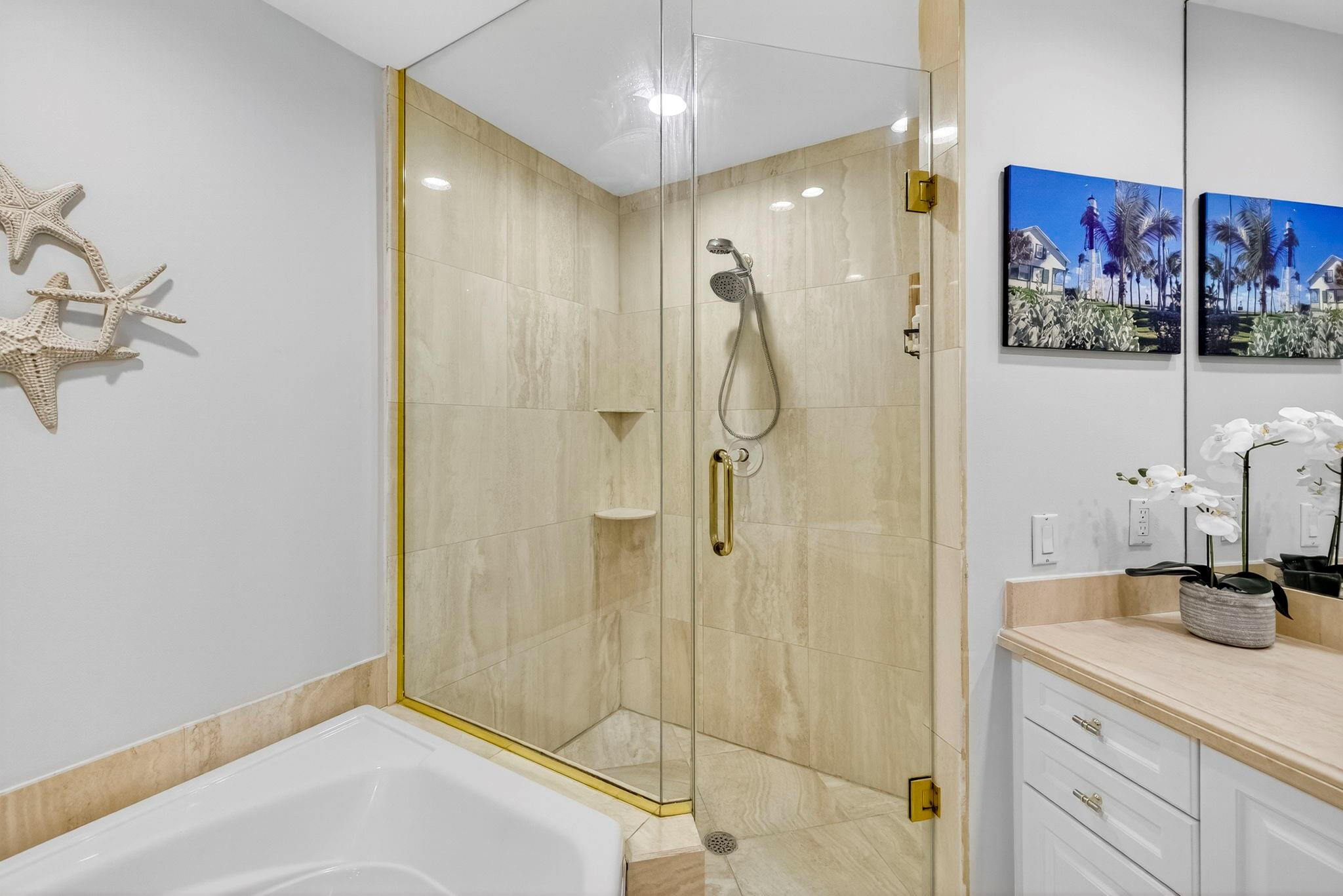 1228 Hillsboro Mile 203