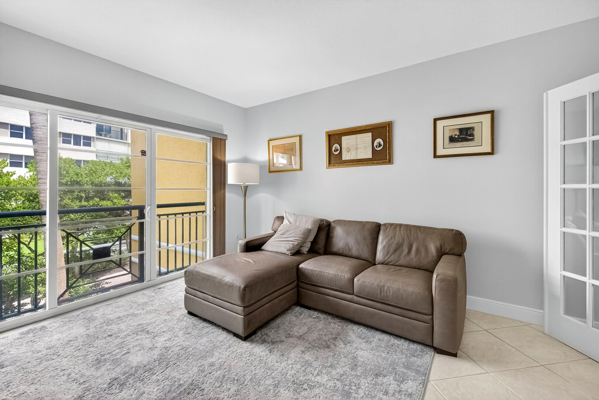 1228 Hillsboro Mile 203