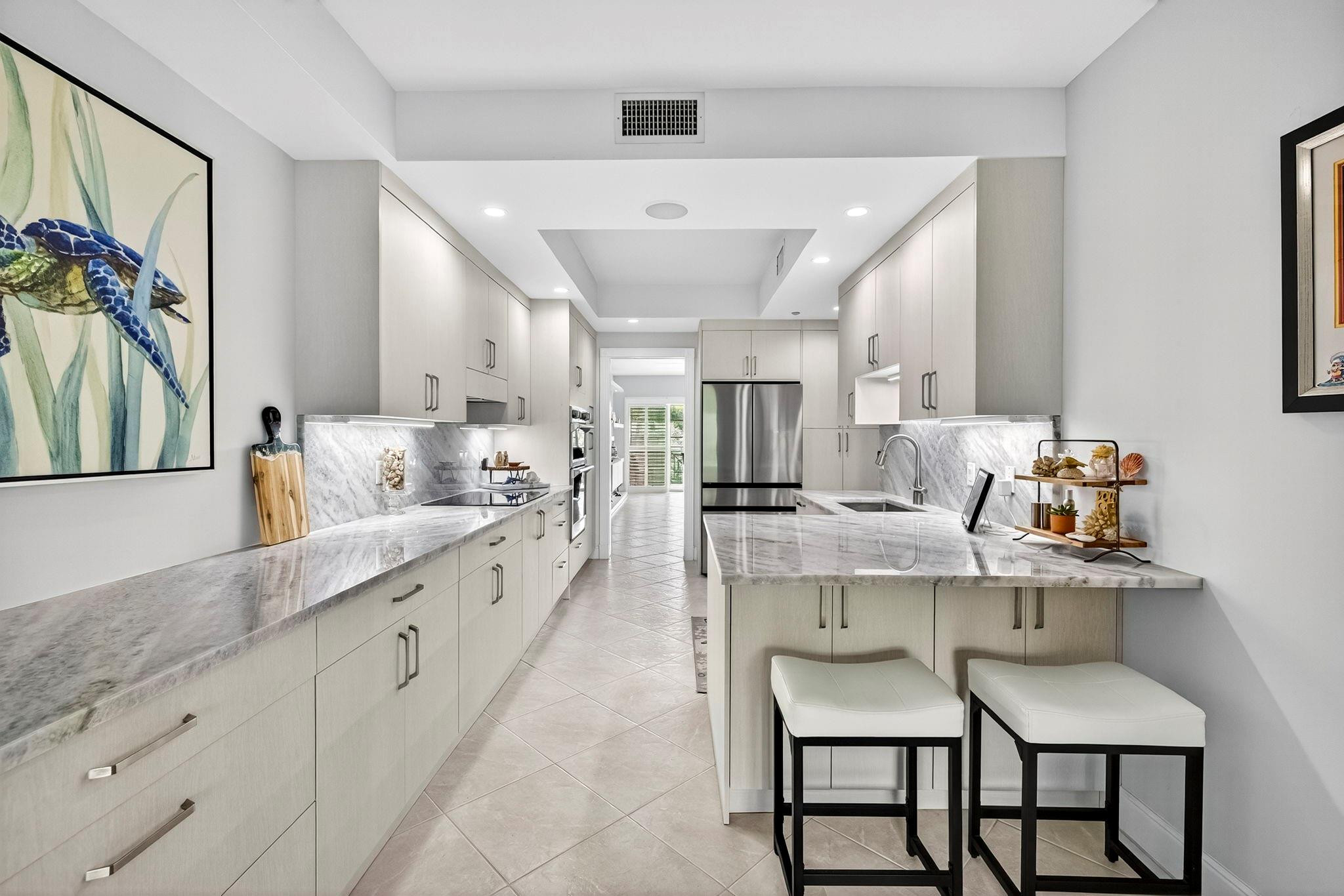 1228 Hillsboro Mile 203