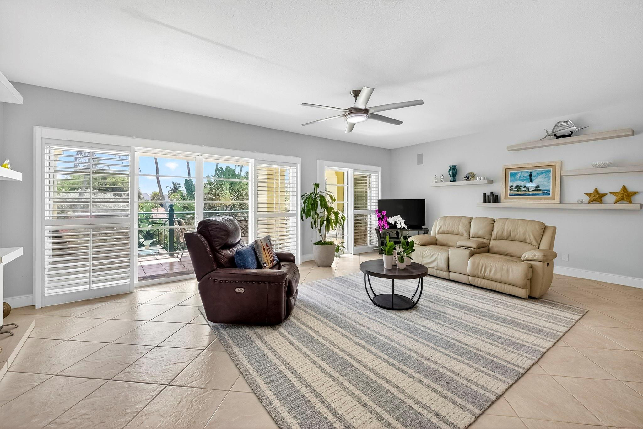 1228 Hillsboro Mile 203