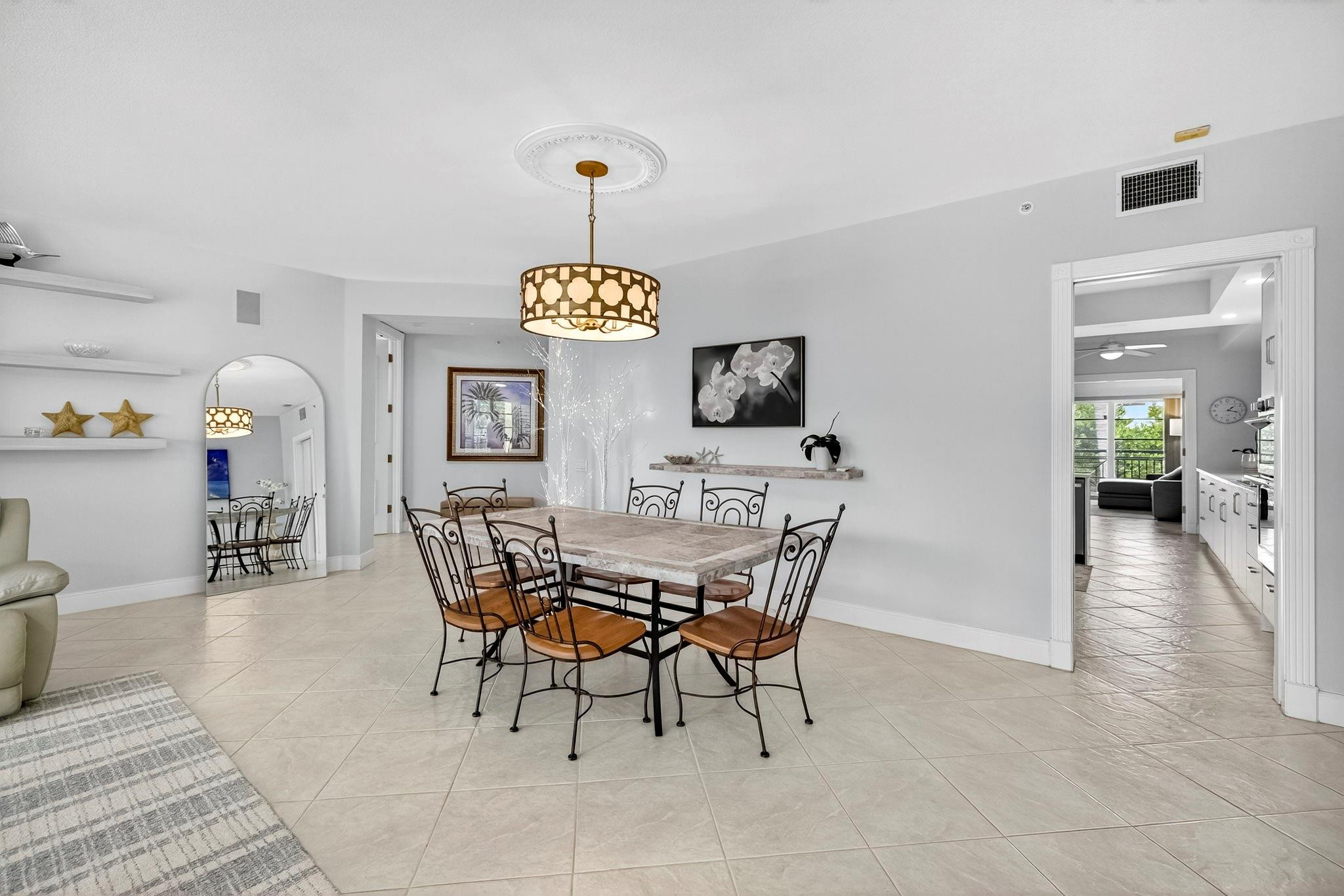 1228 Hillsboro Mile 203