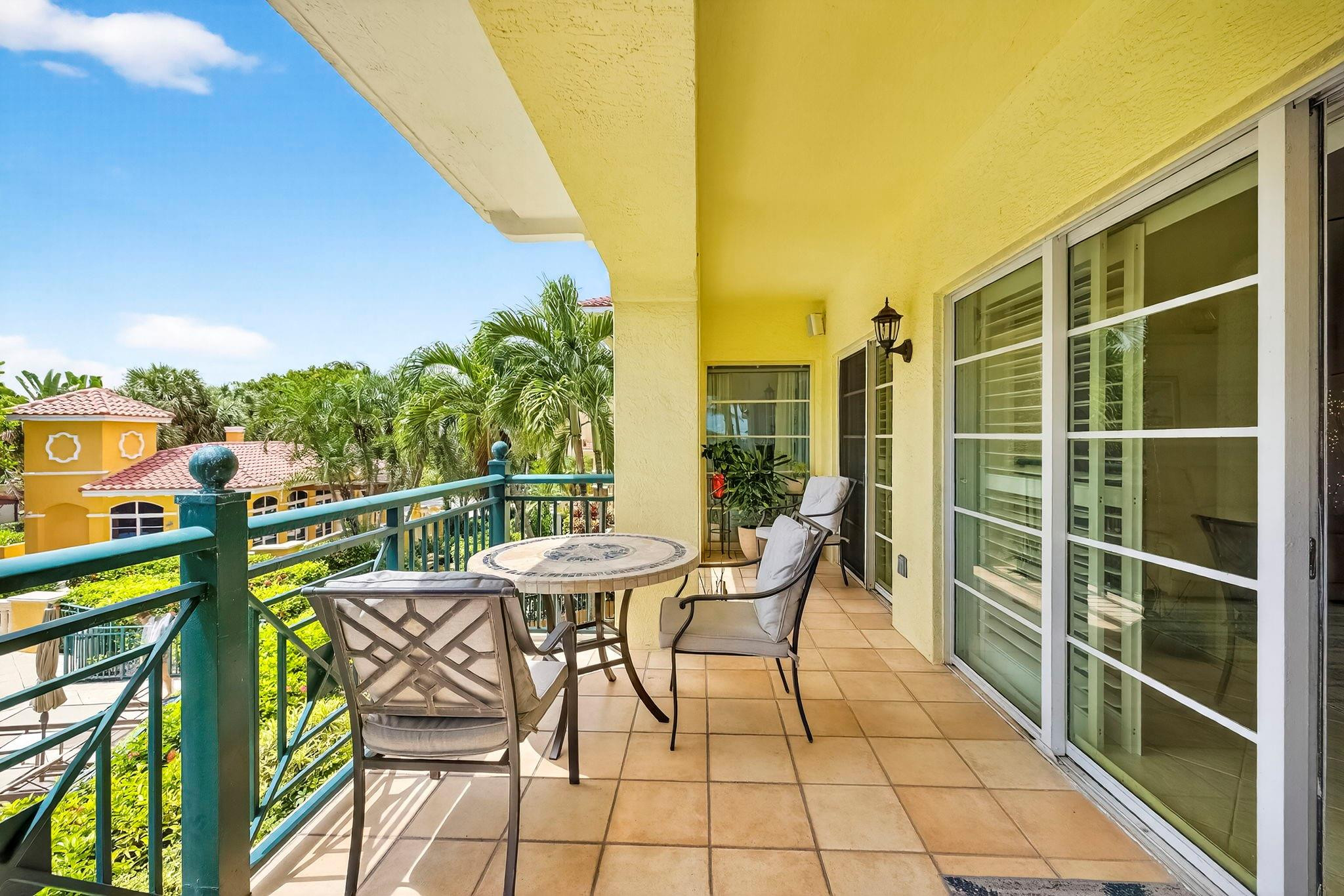 1228 Hillsboro Mile 203