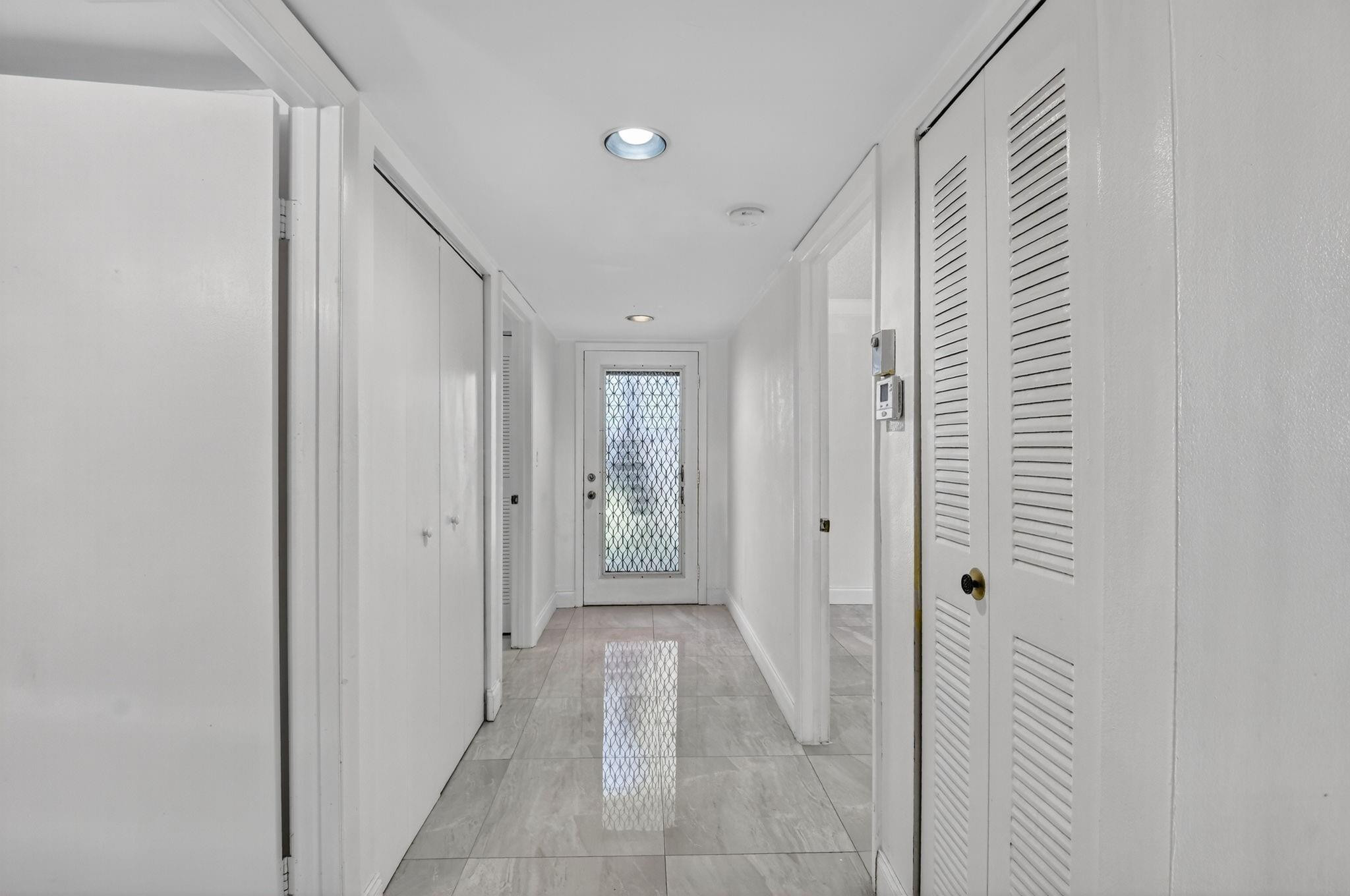 15401 Pembridge Ave 13