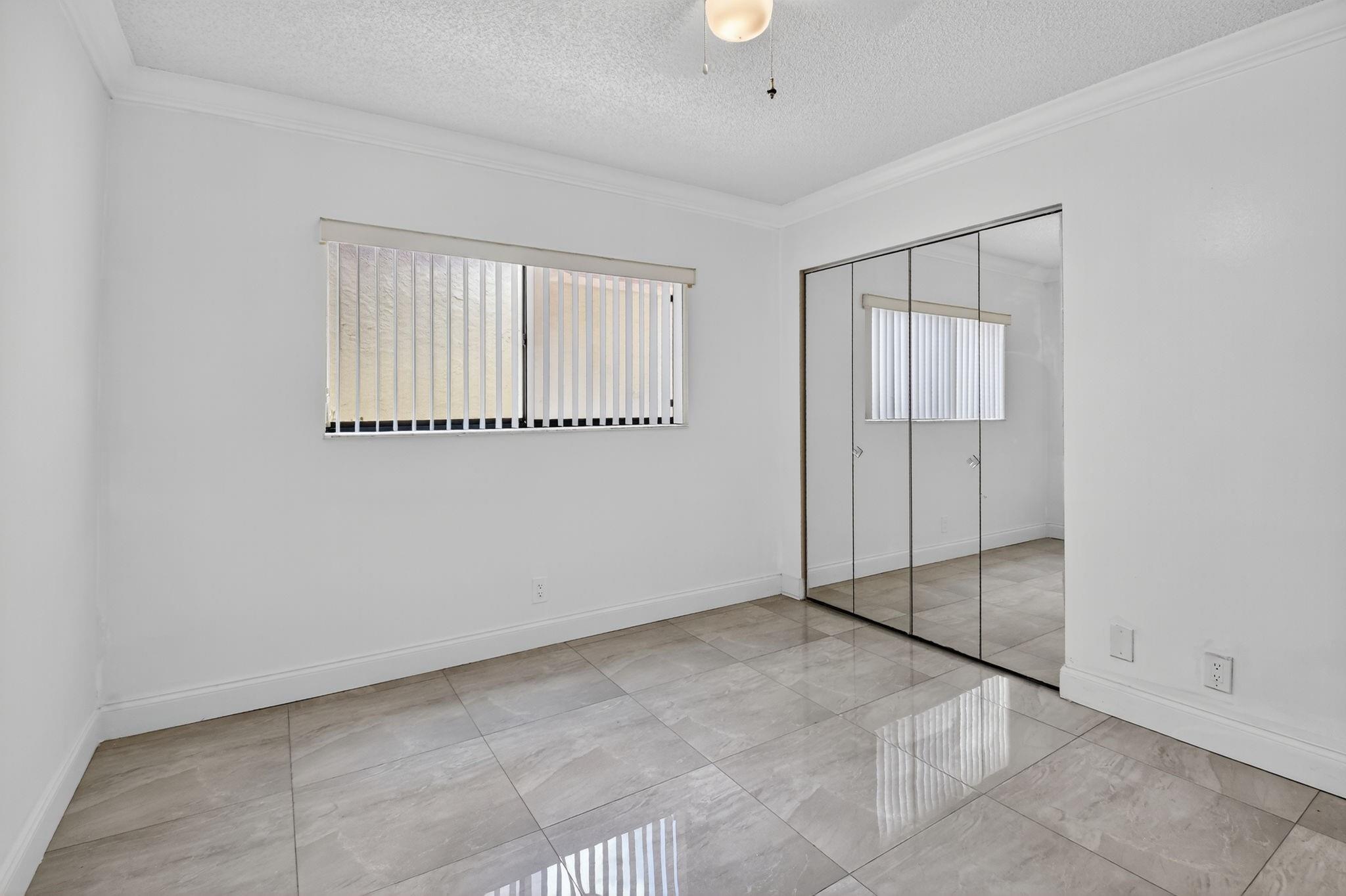 15401 Pembridge Ave 13