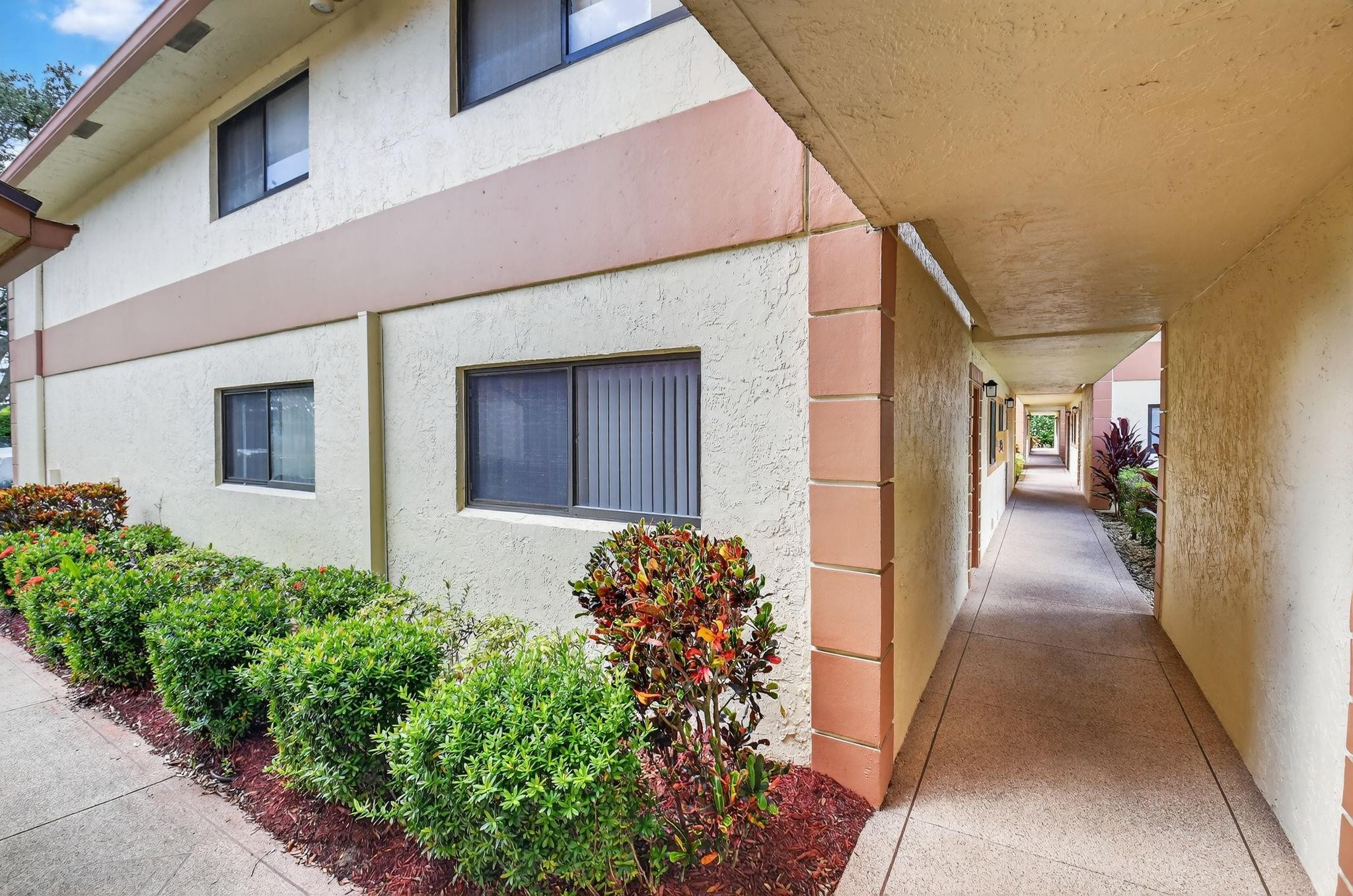 15401 Pembridge Ave 13