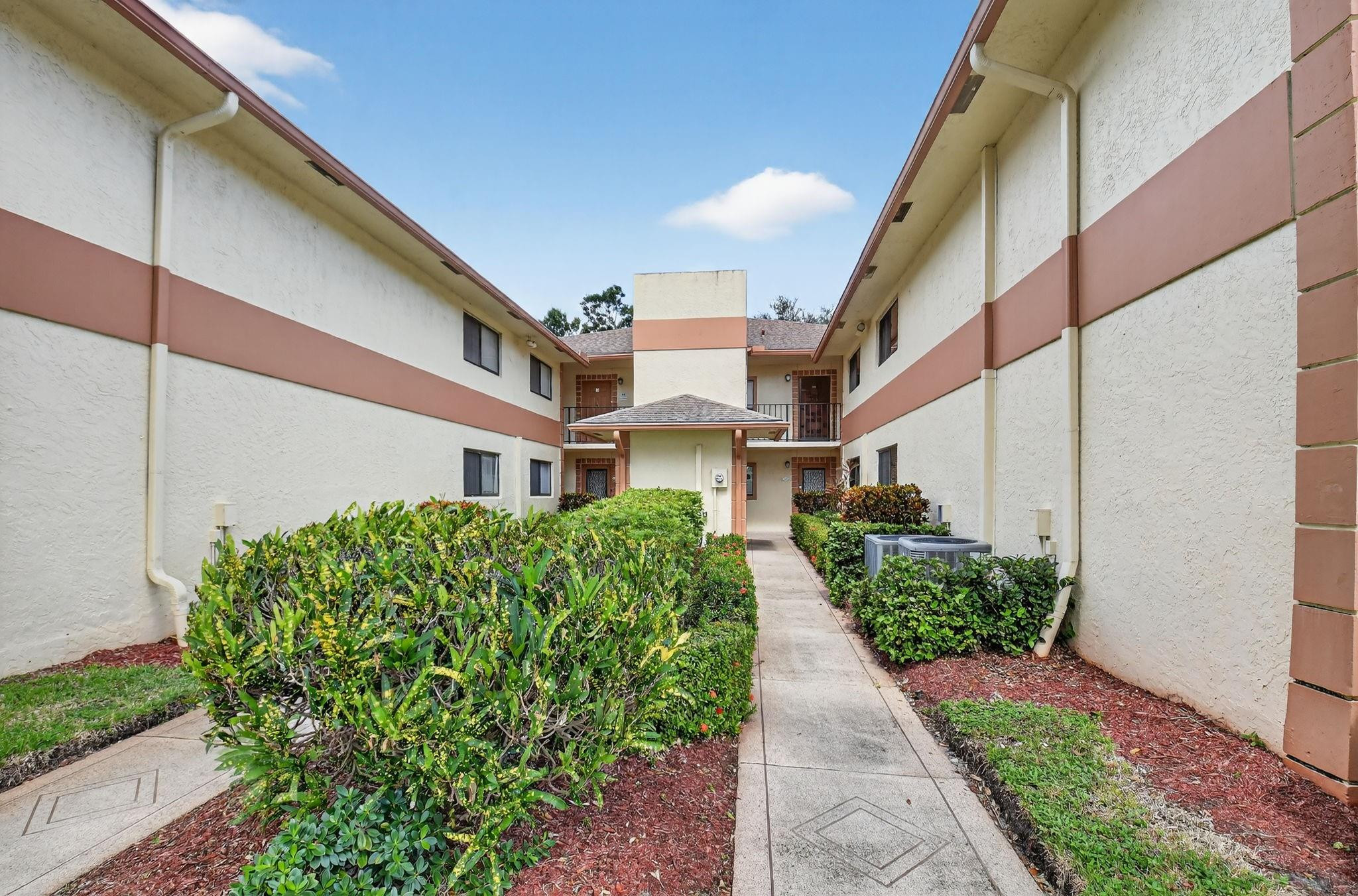 15401 Pembridge Ave 13