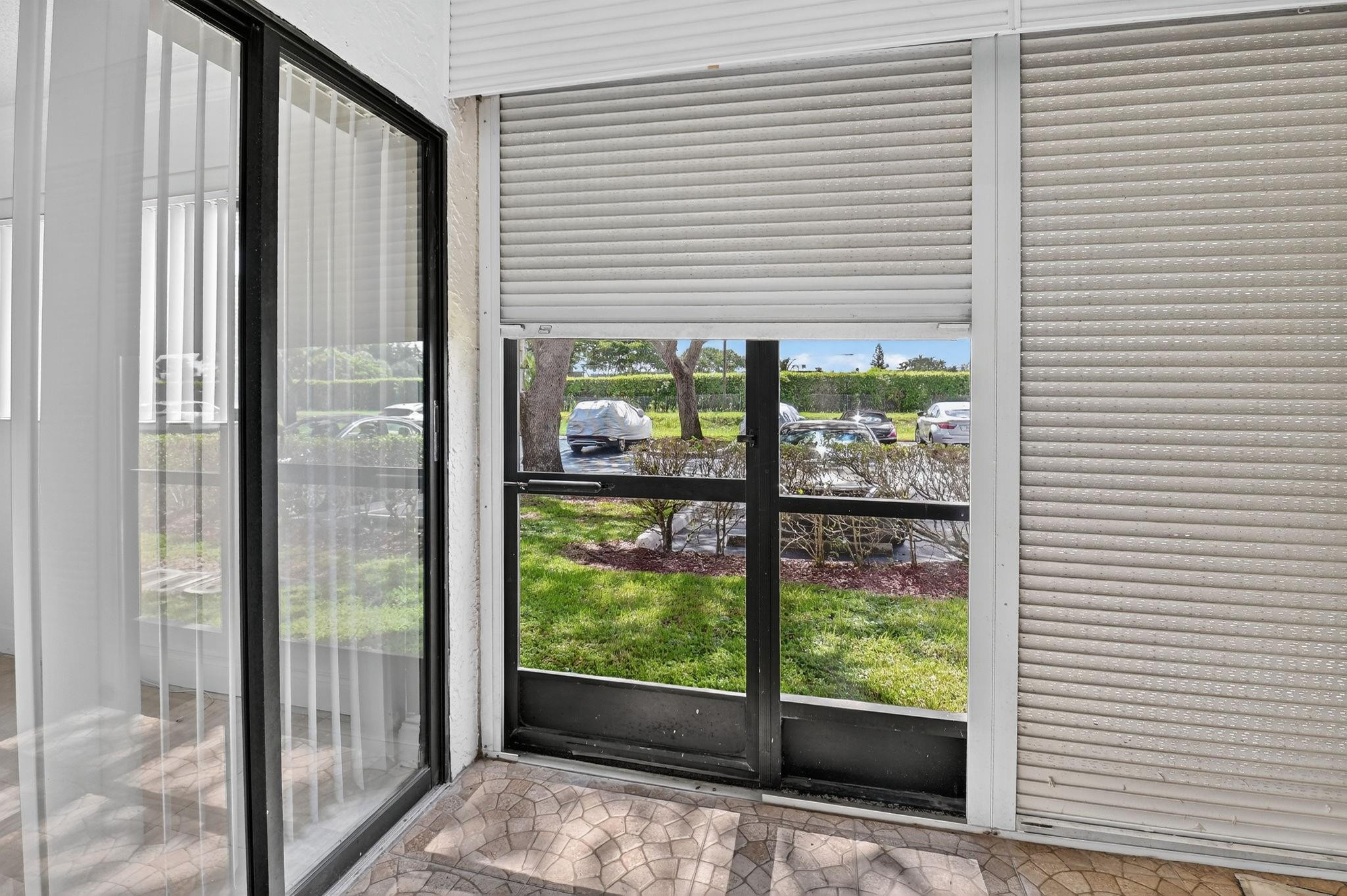 15401 Pembridge Ave 13