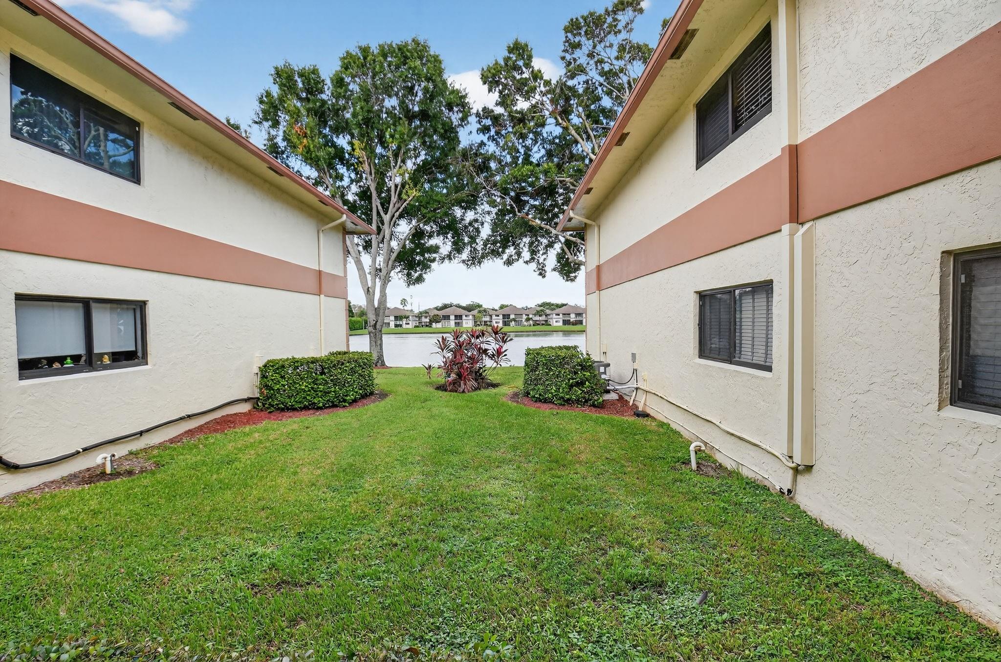 15401 Pembridge Ave 13