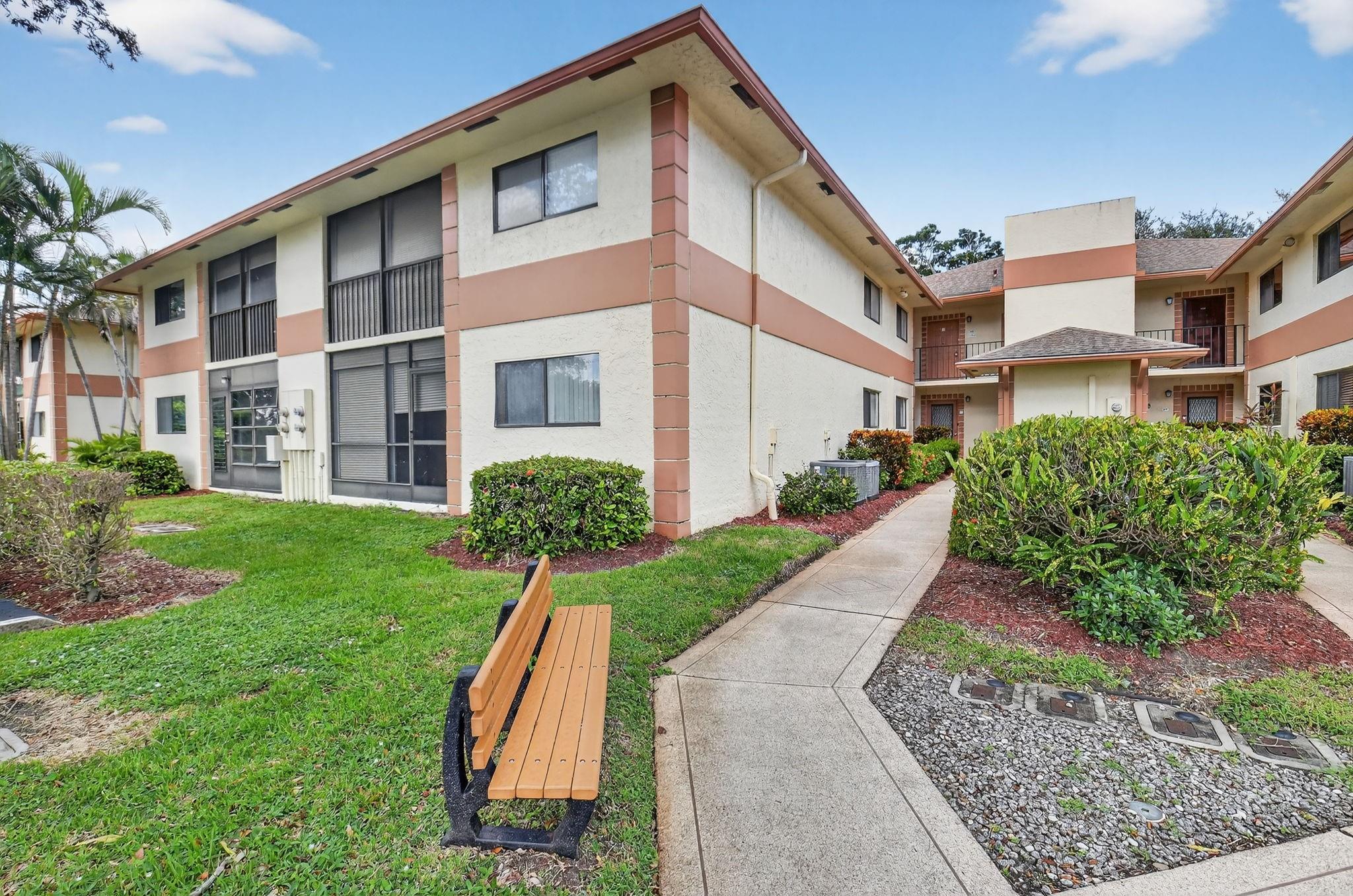 15401 Pembridge Ave 13