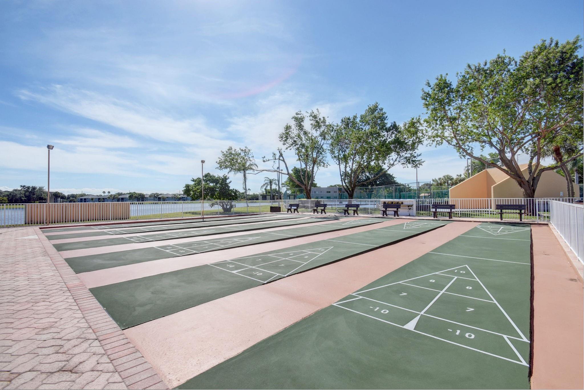 15401 Pembridge Ave 13