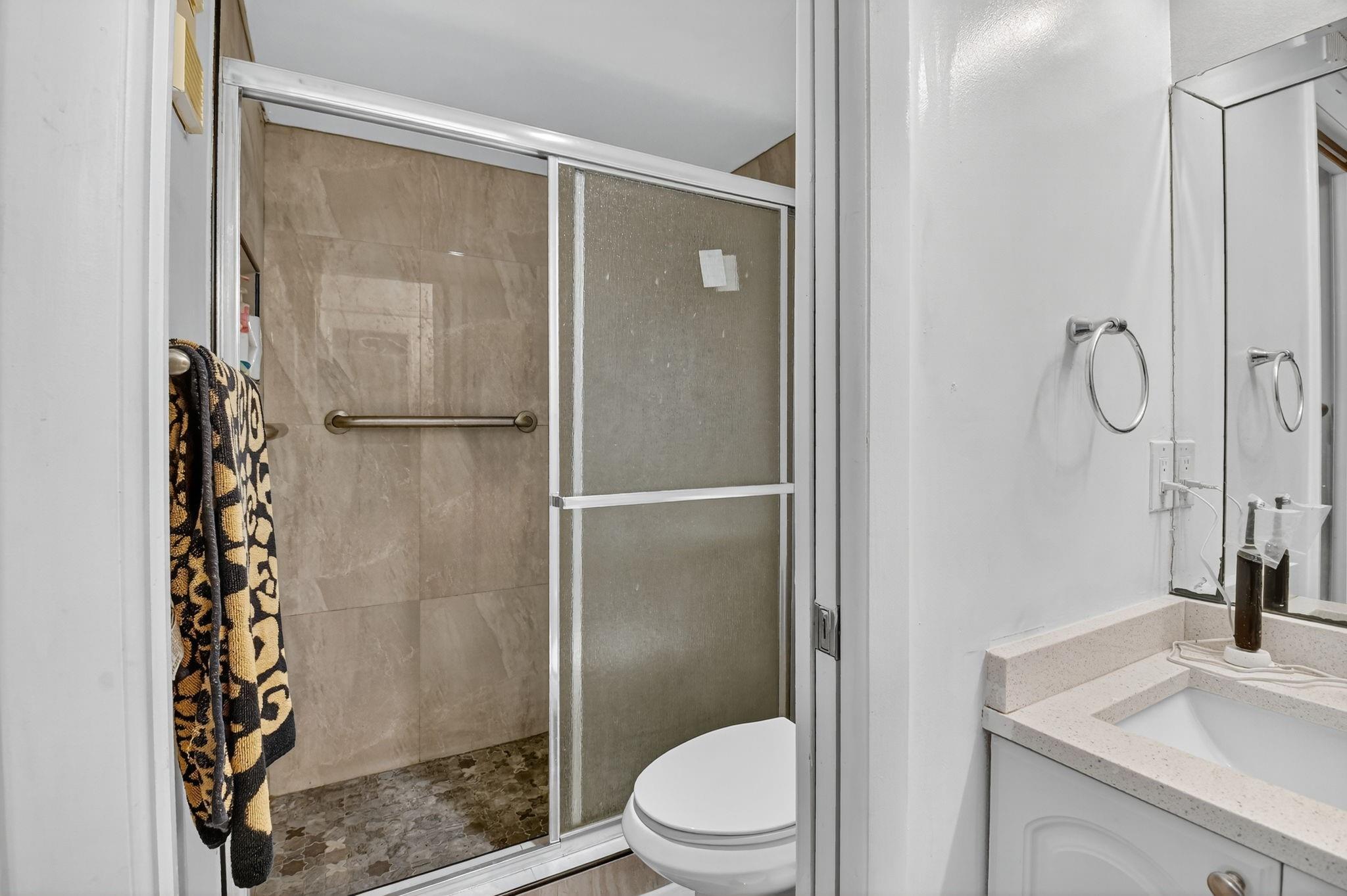 15401 Pembridge Ave 13