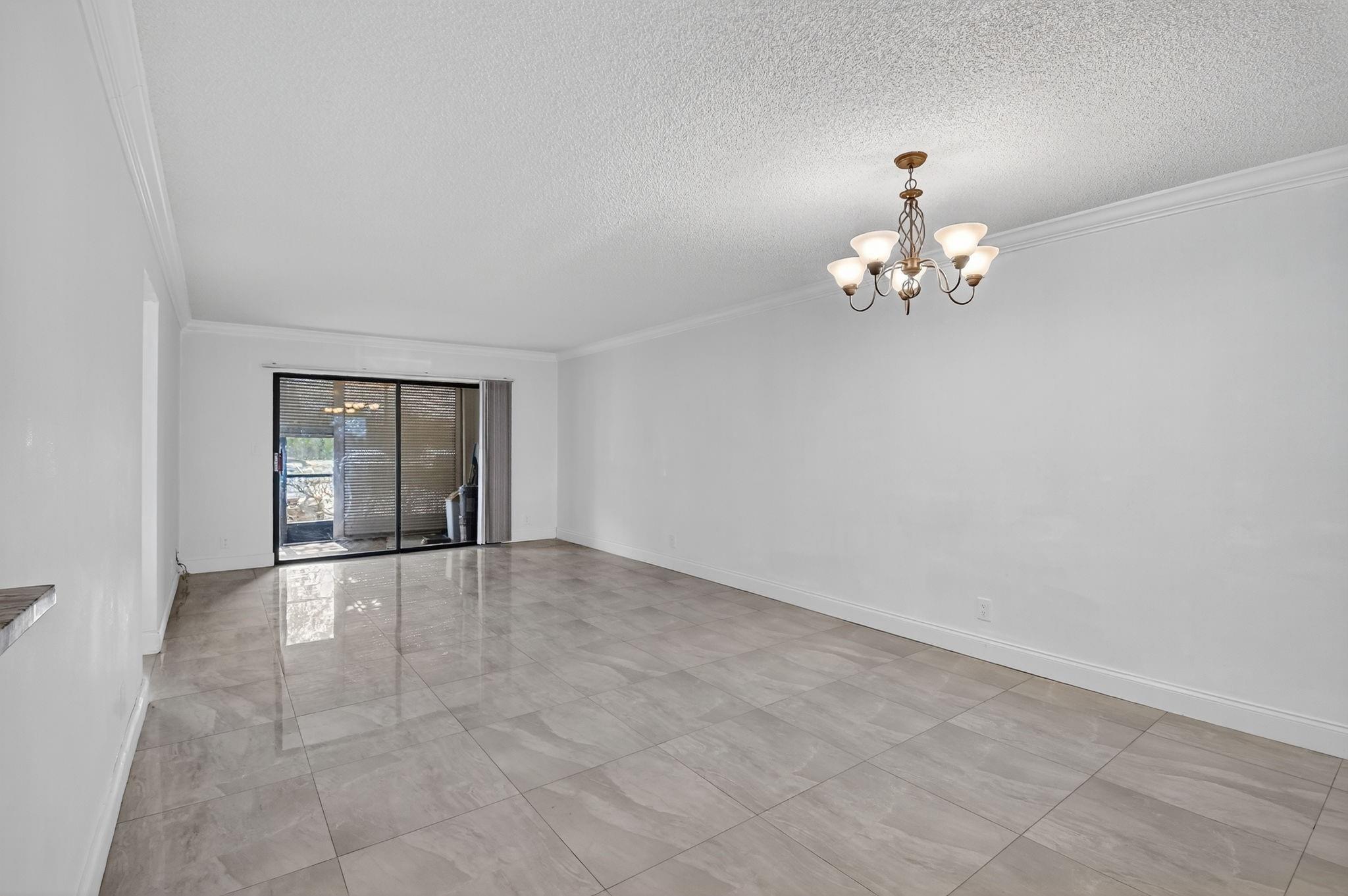 15401 Pembridge Ave 13