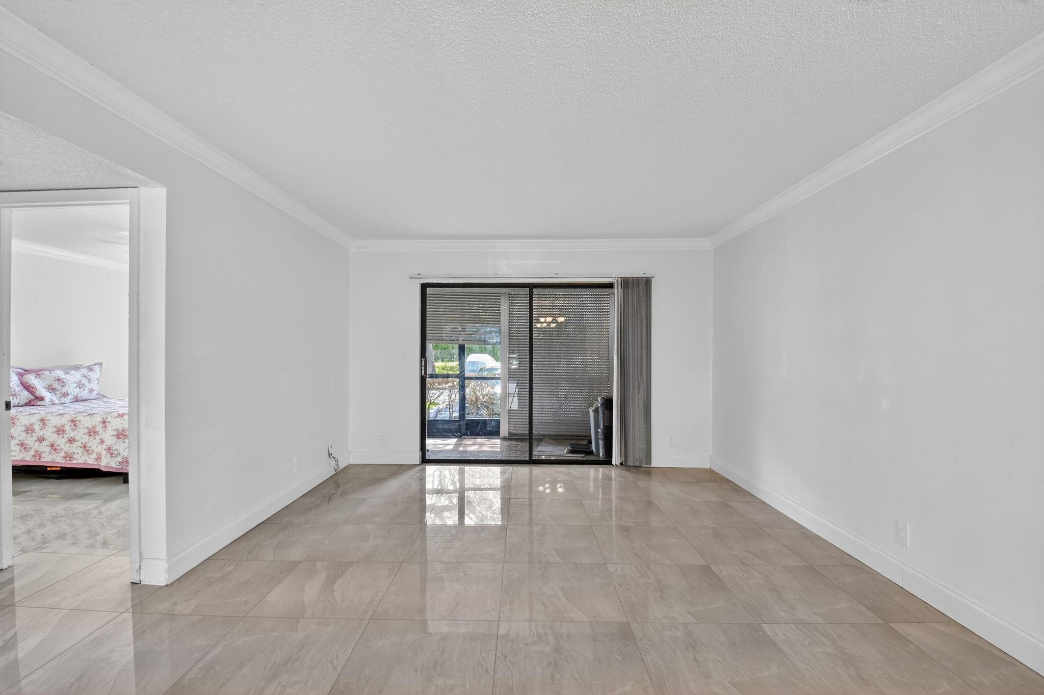 15401 Pembridge Ave 13