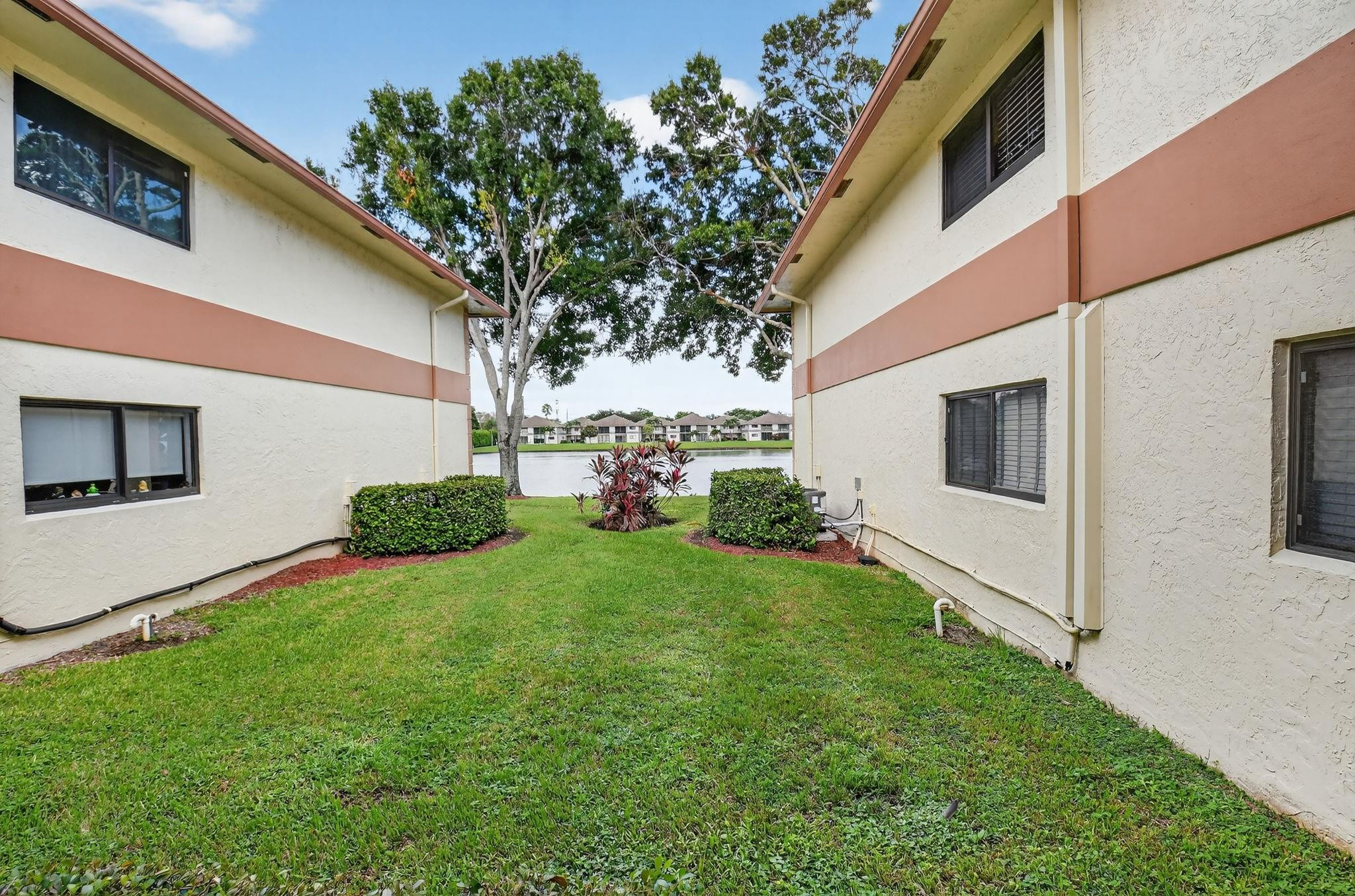 15401 Pembridge Ave 13