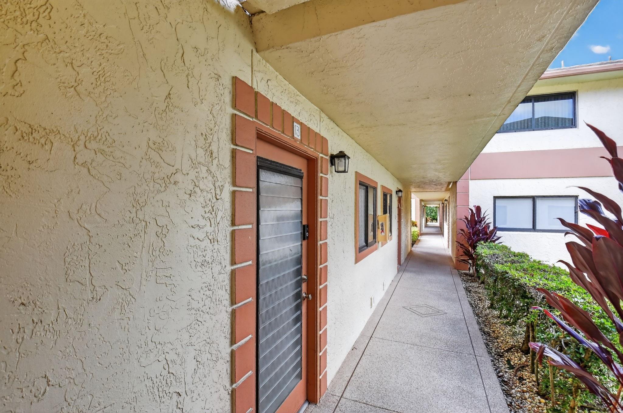 15401 Pembridge Ave 13