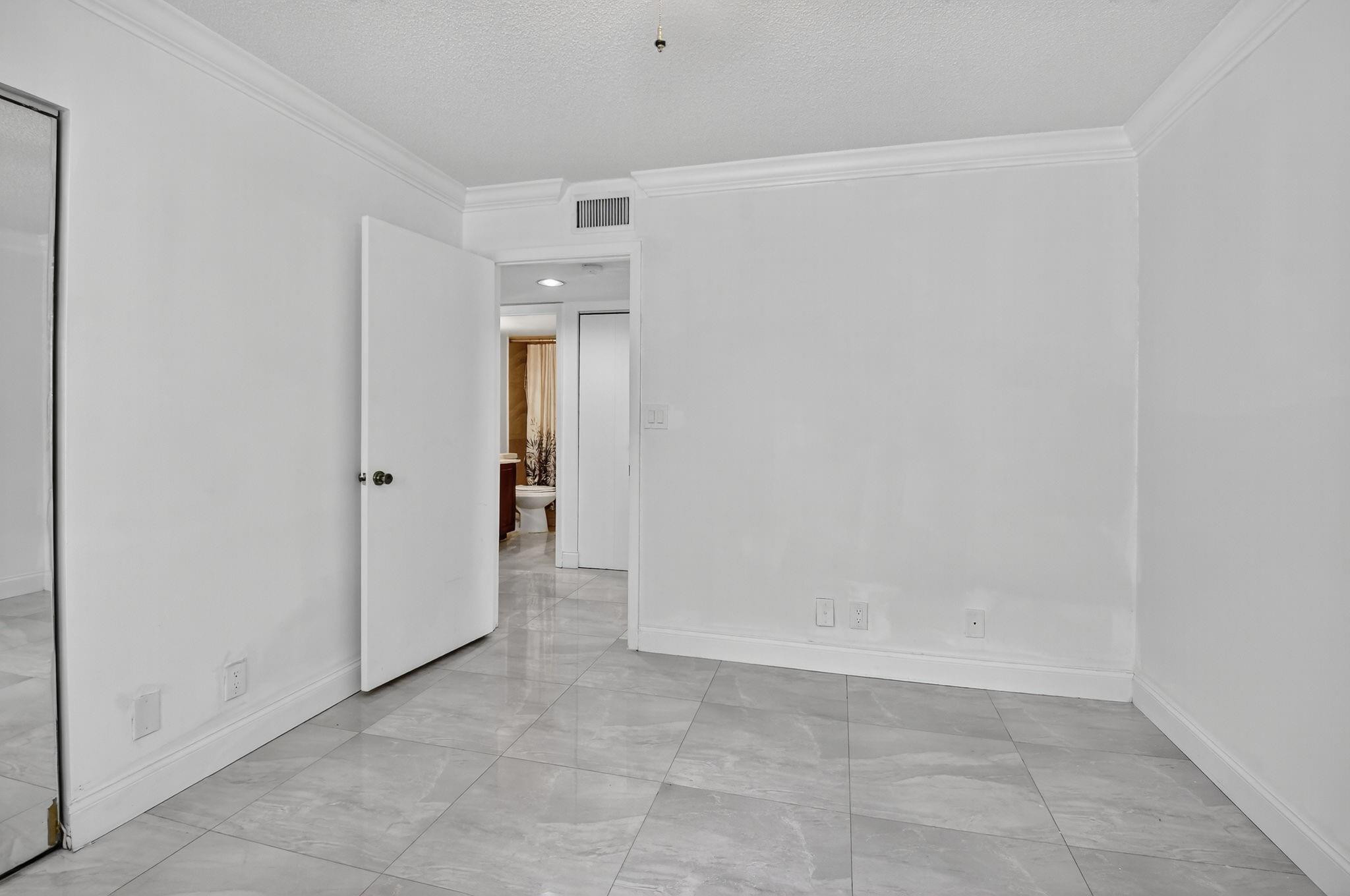 15401 Pembridge Ave 13