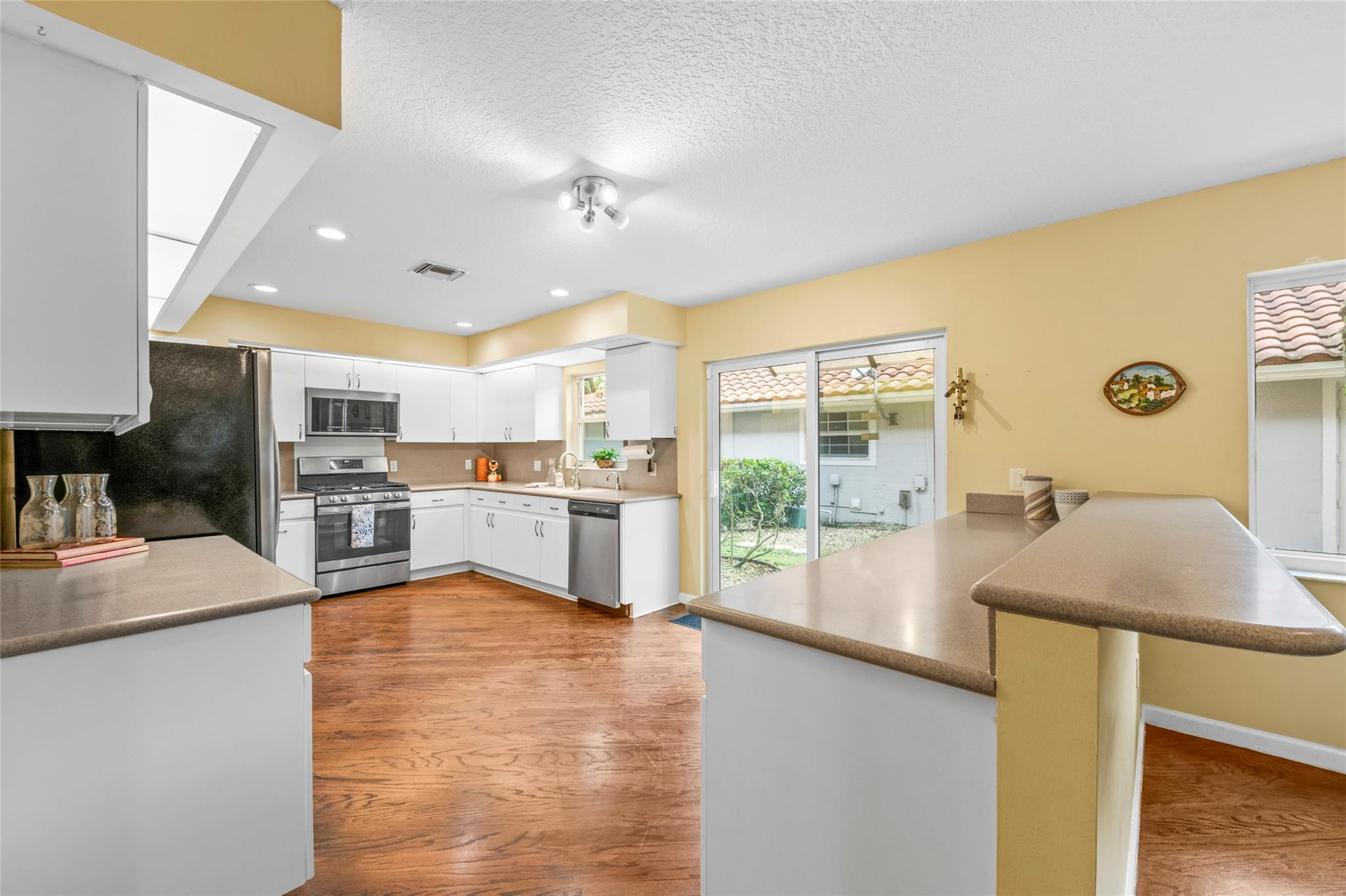 608 Misty Oaks Ln