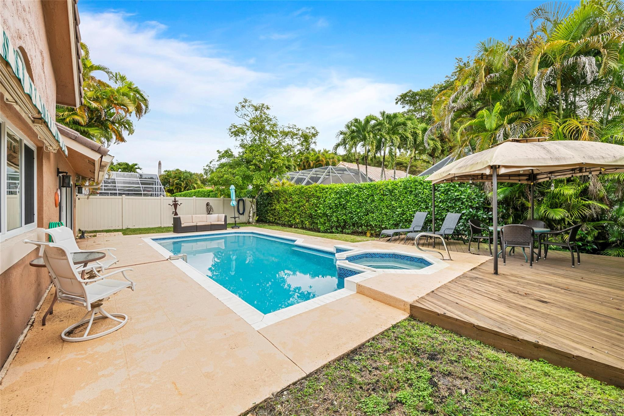 608 Misty Oaks Ln