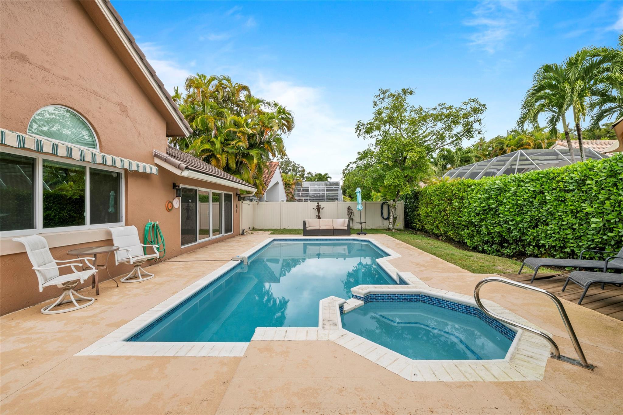608 Misty Oaks Ln