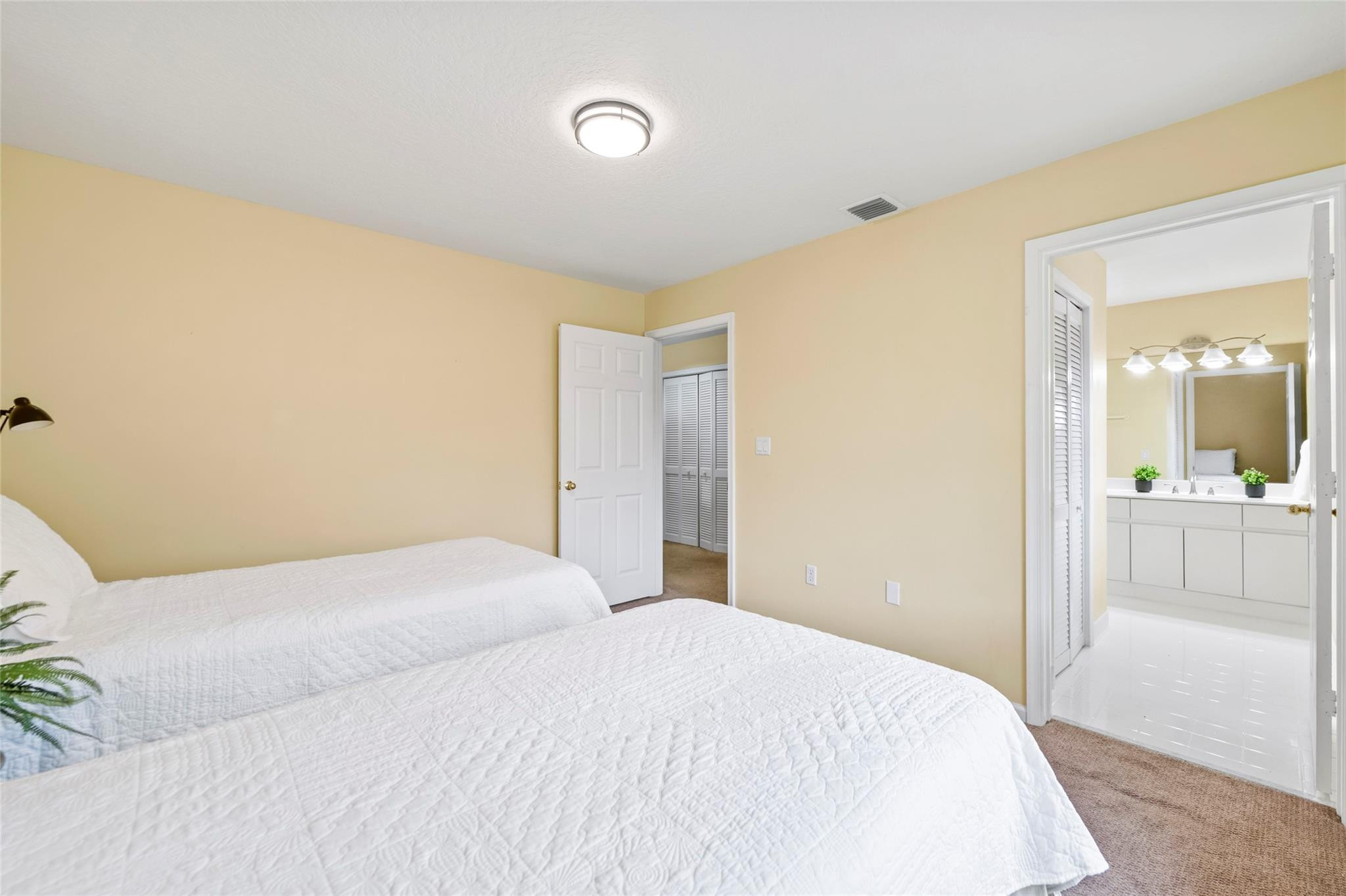 608 Misty Oaks Ln