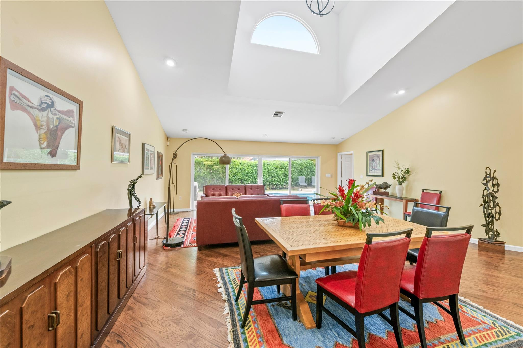 608 Misty Oaks Ln