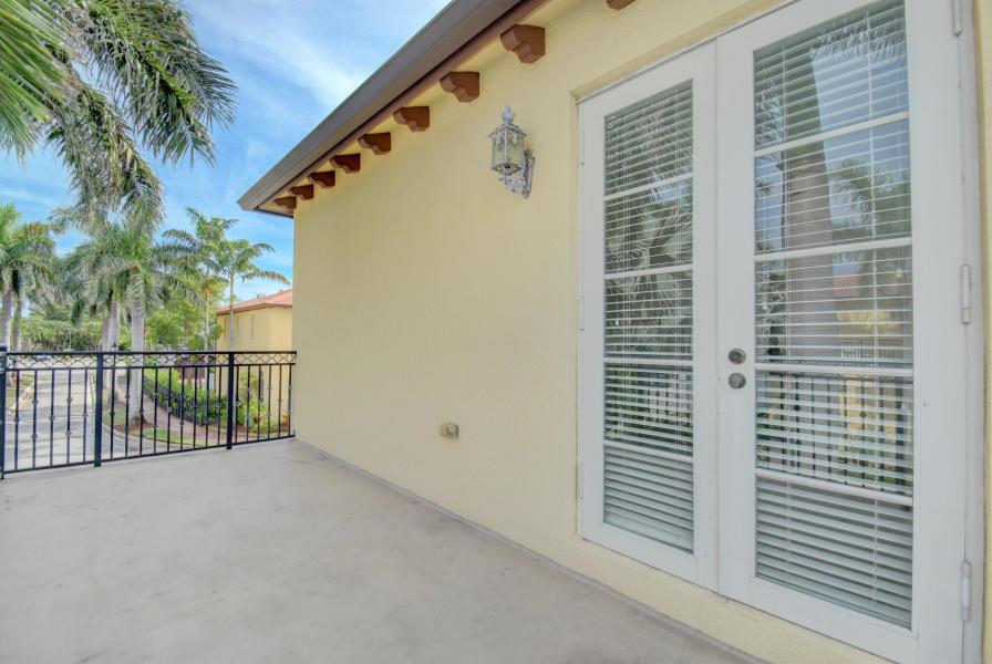 81 Via Poinciana Street
