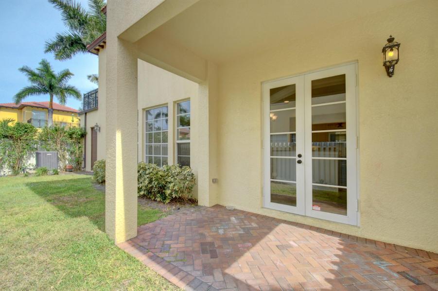 81 Via Poinciana Street