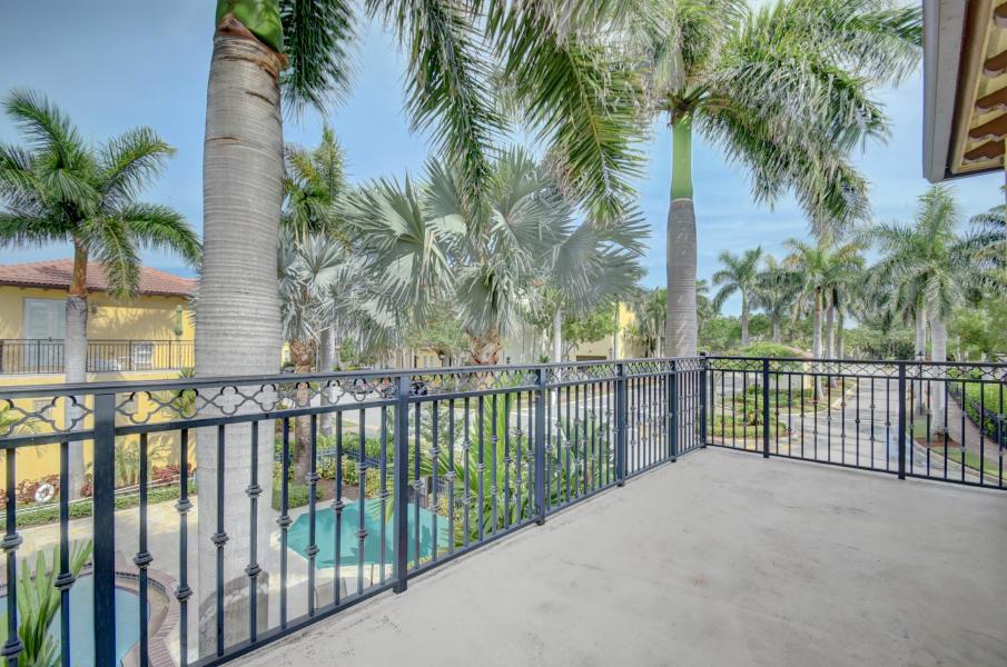 81 Via Poinciana Street