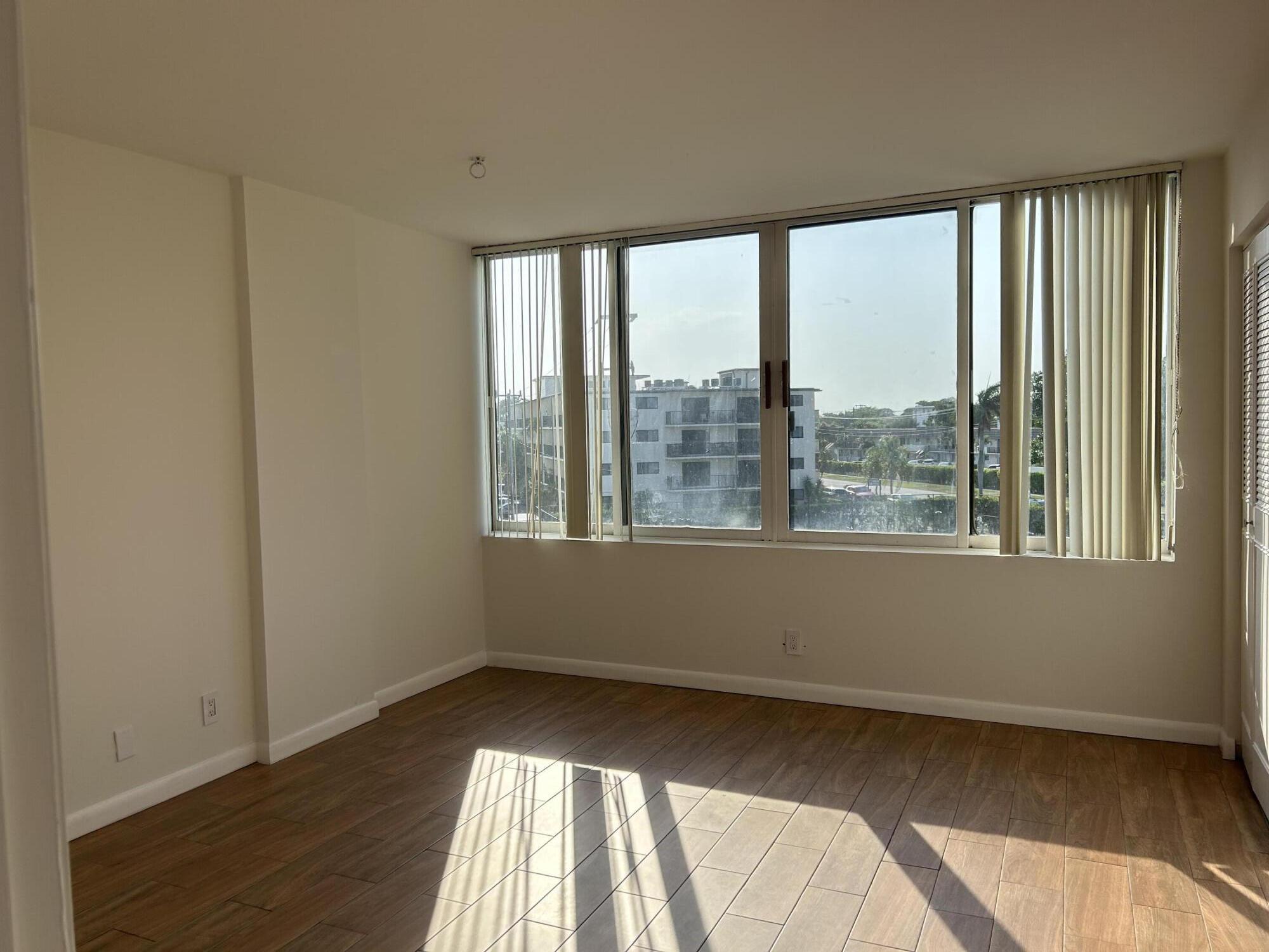 1401 S Federal Highway 215