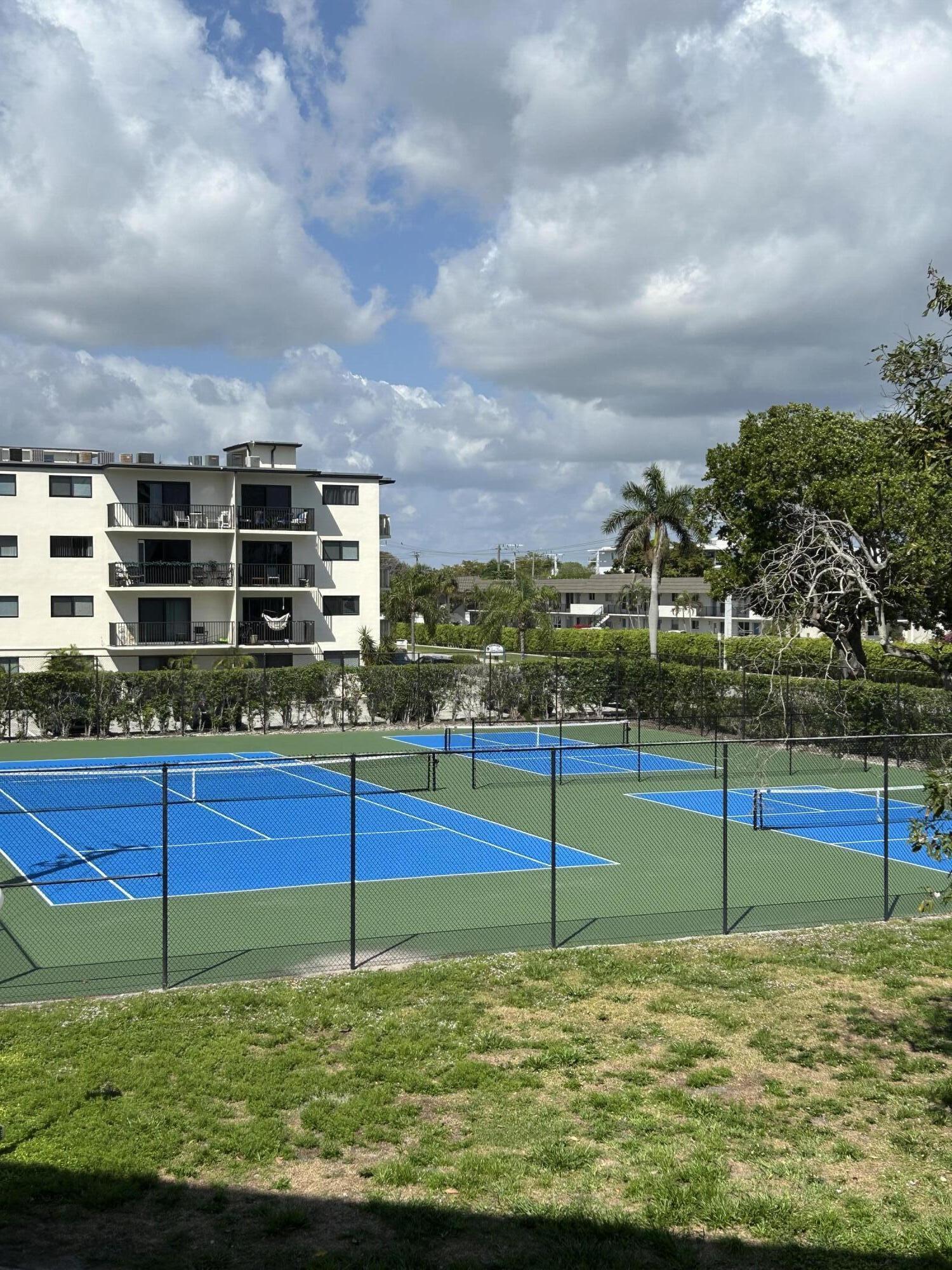 1401 S Federal Highway 215