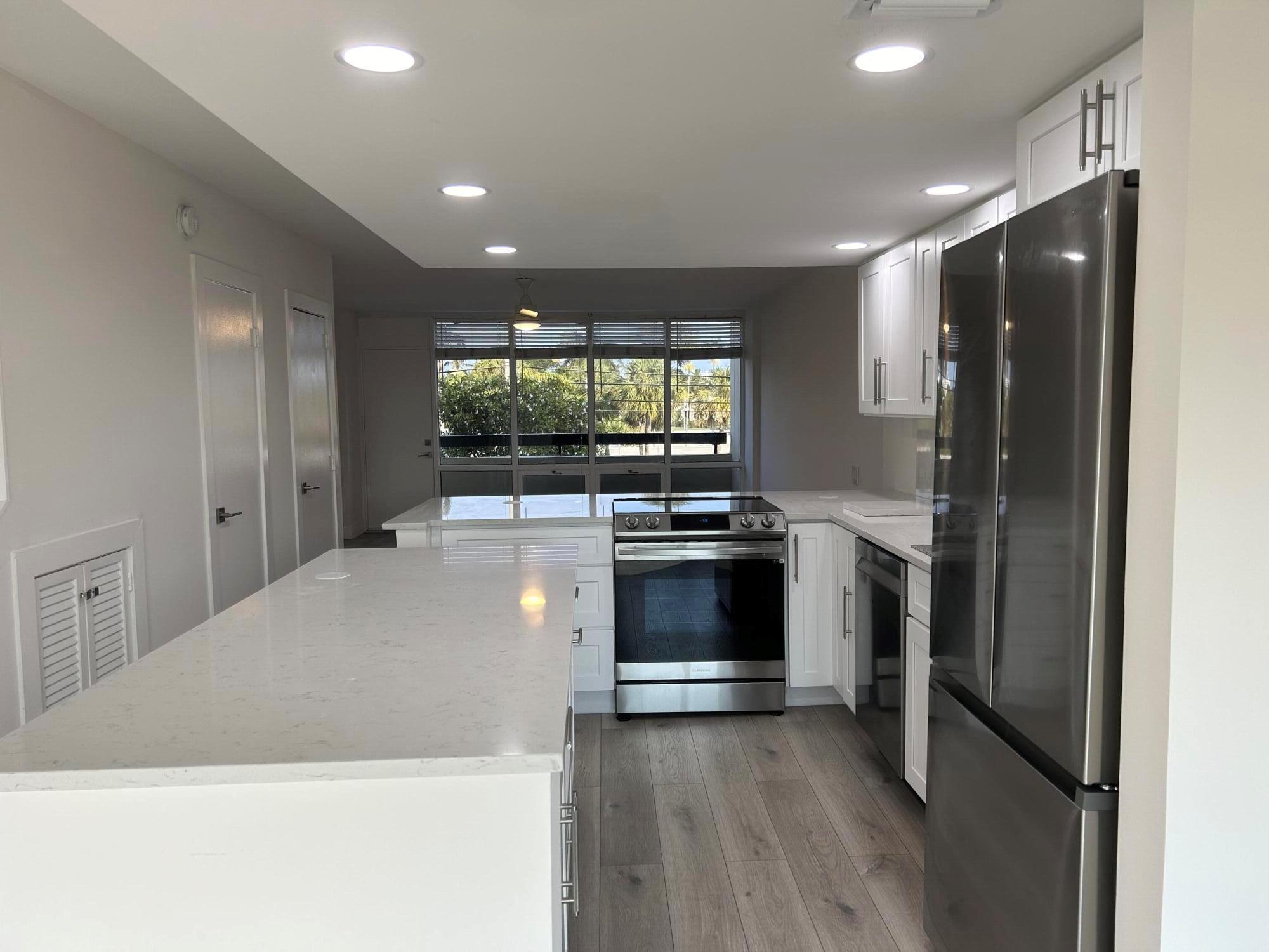 1401 S Federal Highway 215