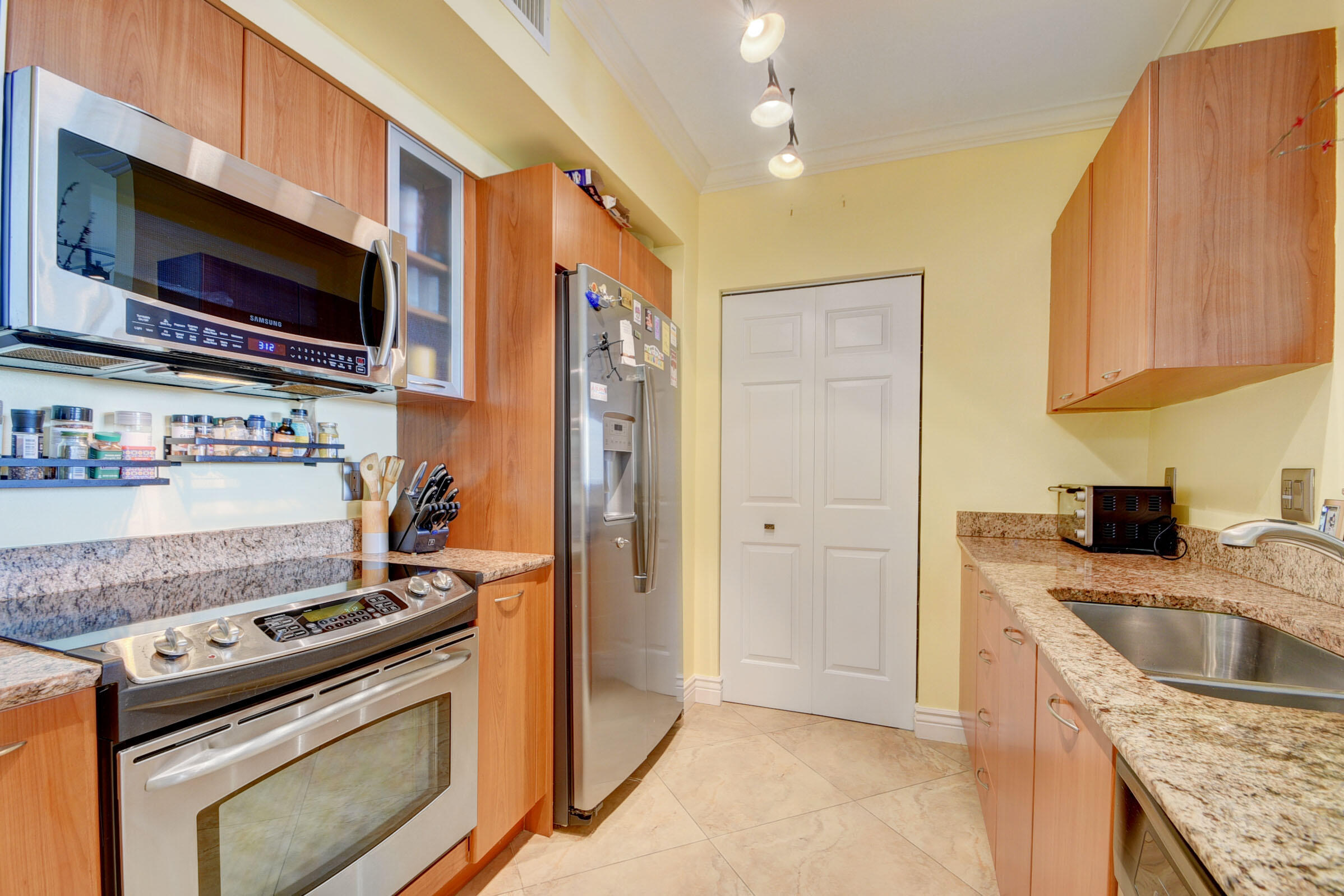 700 E Boulevard 506
