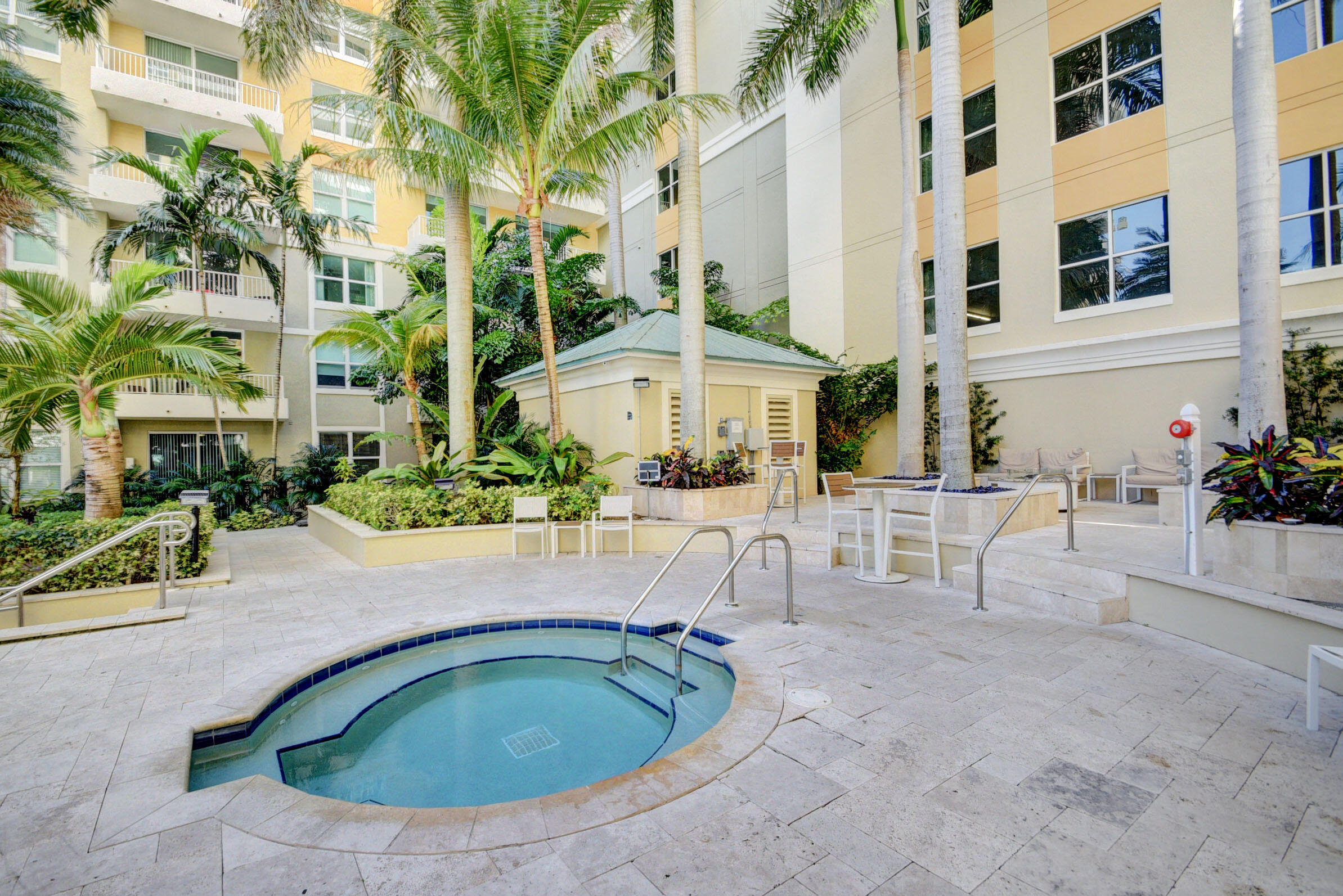 700 E Boulevard 506