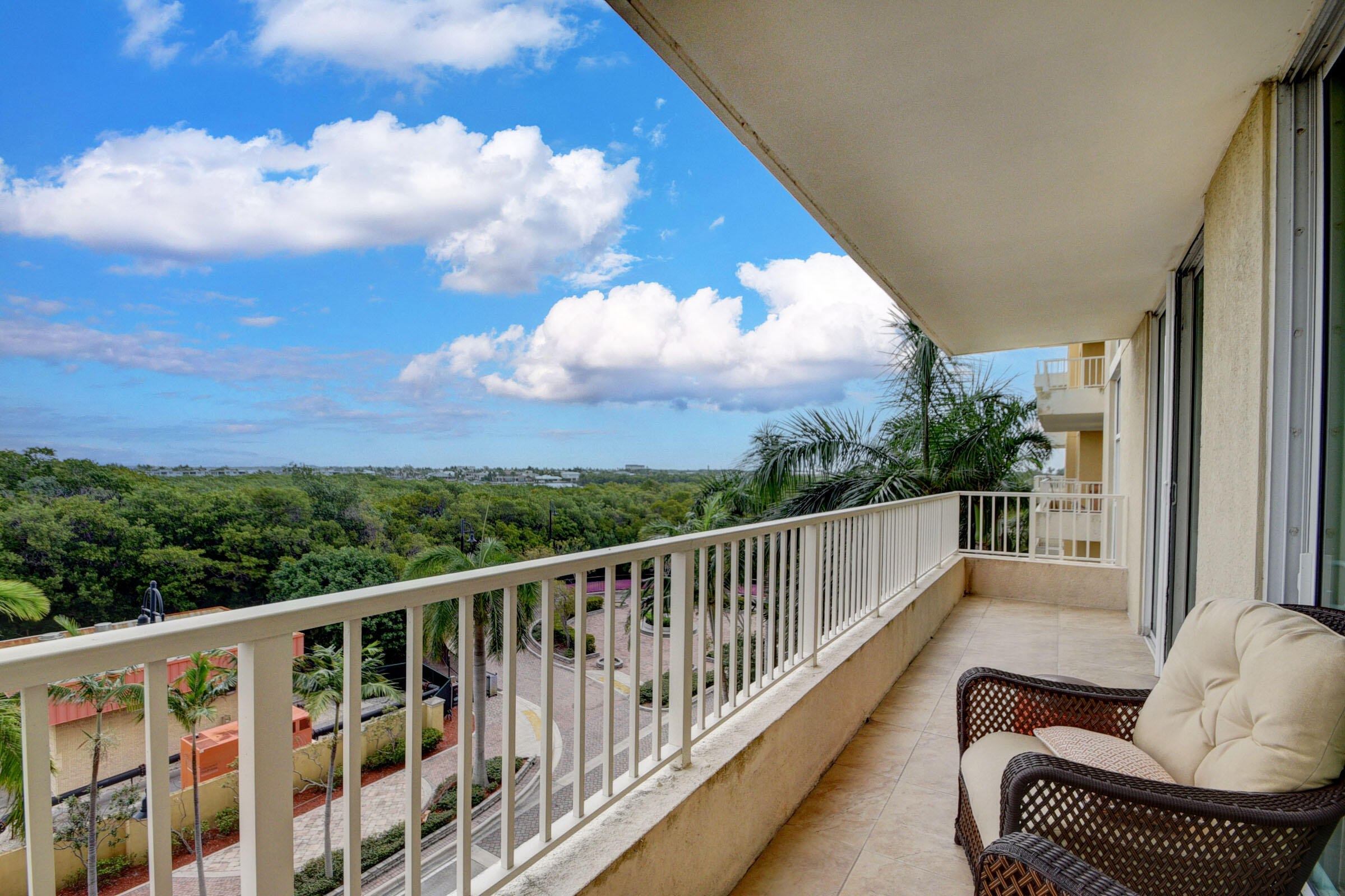 700 E Boulevard 506